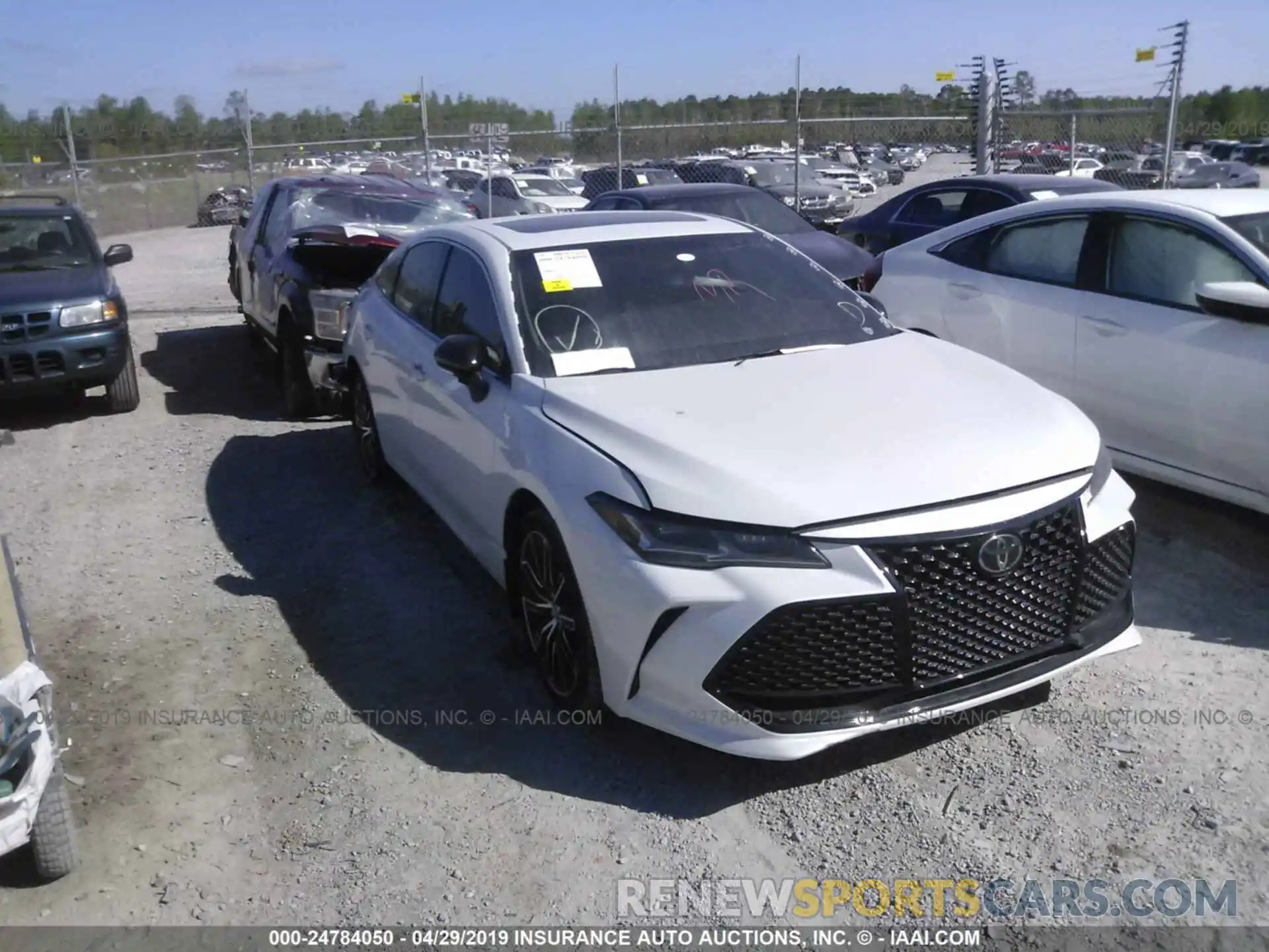 1 Photograph of a damaged car 4T1BZ1FBXKU004531 TOYOTA AVALON 2019