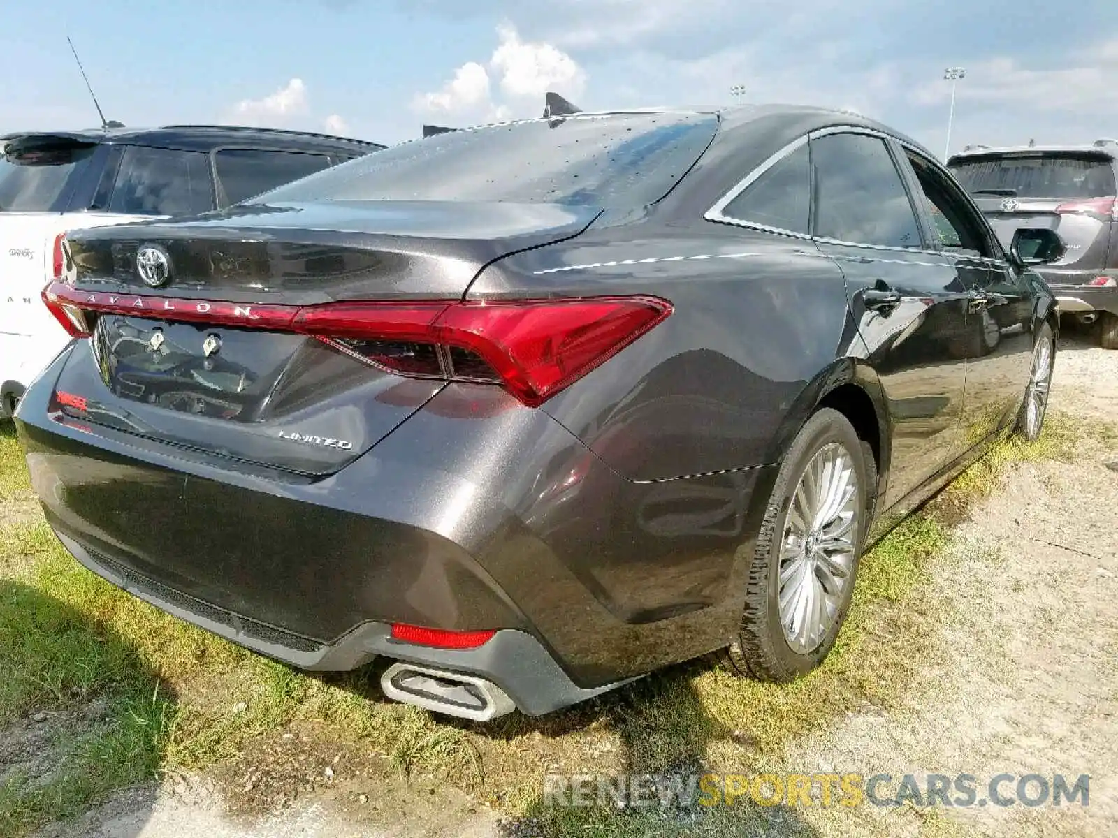 4 Photograph of a damaged car 4T1BZ1FBXKU007168 TOYOTA AVALON 2019