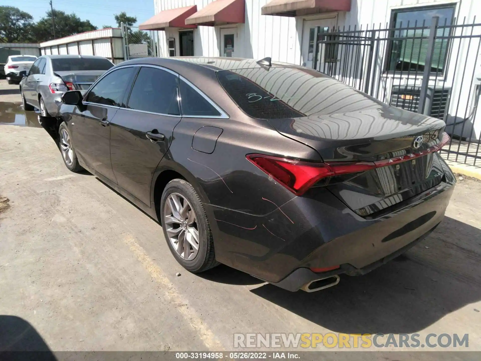 3 Photograph of a damaged car 4T1BZ1FBXKU008711 TOYOTA AVALON 2019