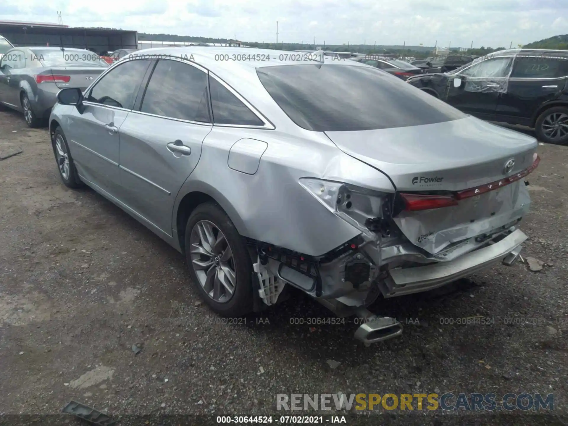 3 Photograph of a damaged car 4T1BZ1FBXKU011804 TOYOTA AVALON 2019