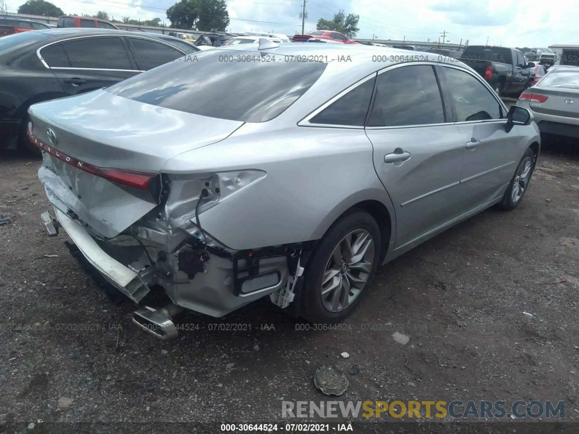 4 Photograph of a damaged car 4T1BZ1FBXKU011804 TOYOTA AVALON 2019