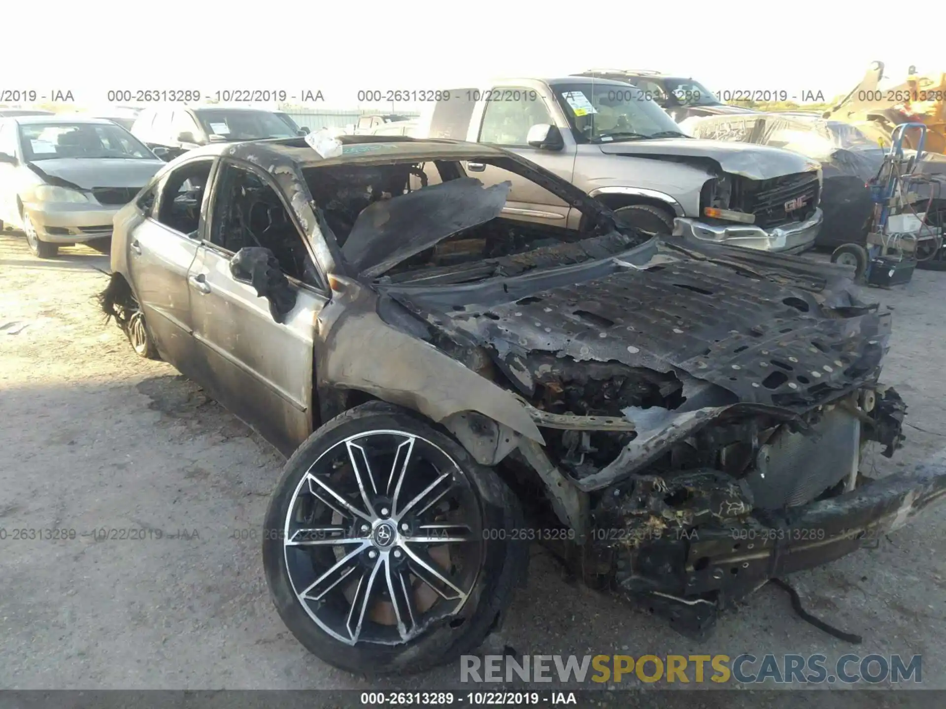 1 Photograph of a damaged car 4T1BZ1FBXKU015450 TOYOTA AVALON 2019