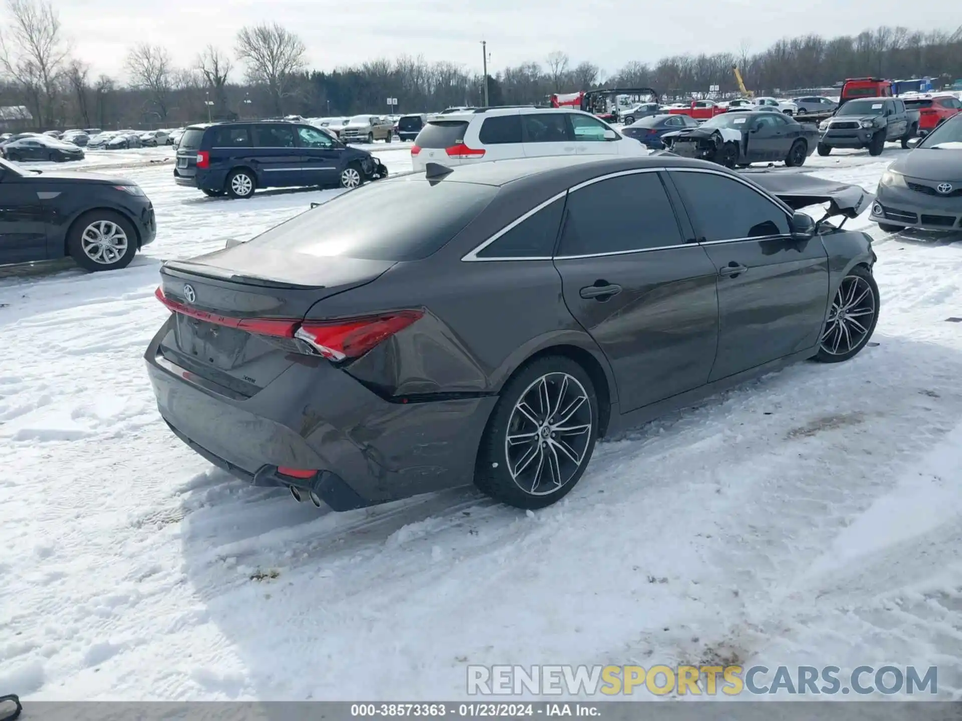 4 Photograph of a damaged car 4T1BZ1FBXKU018655 TOYOTA AVALON 2019