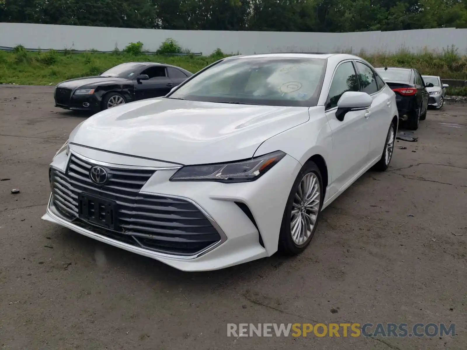 2 Photograph of a damaged car 4T1BZ1FBXKU022818 TOYOTA AVALON 2019