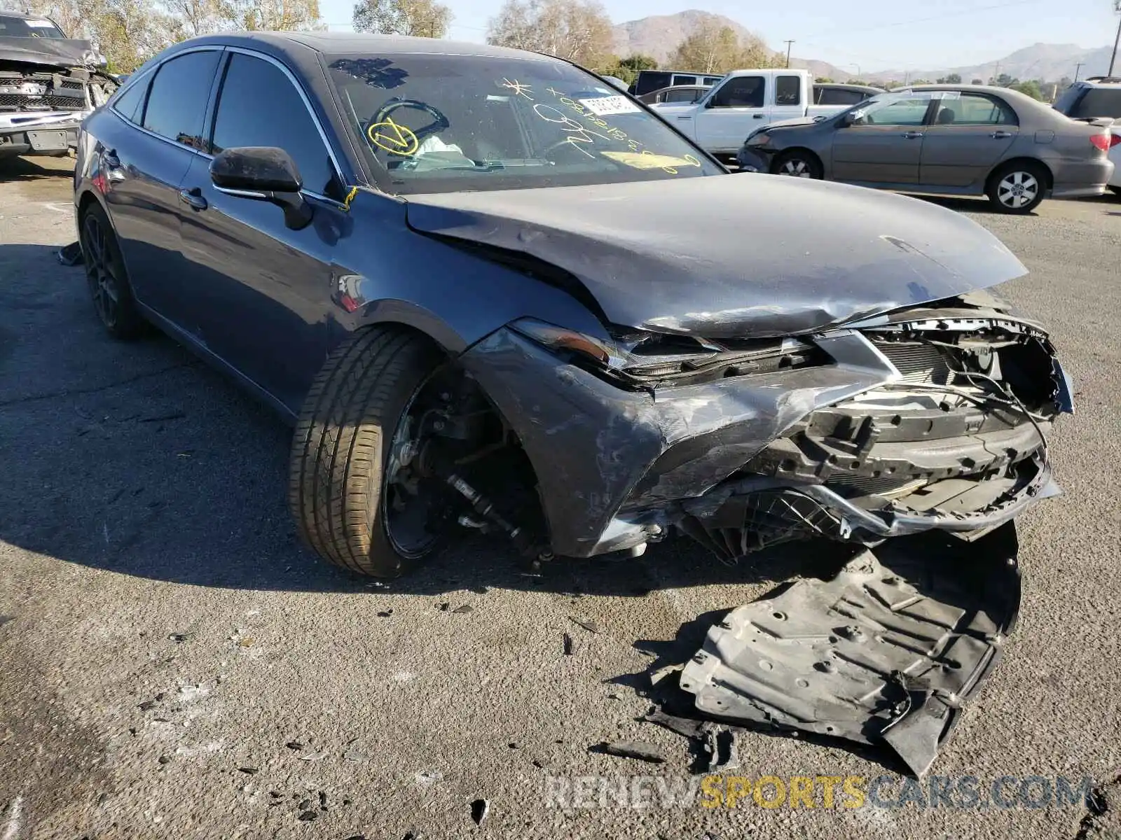 1 Photograph of a damaged car 4T1BZ1FBXKU023905 TOYOTA AVALON 2019