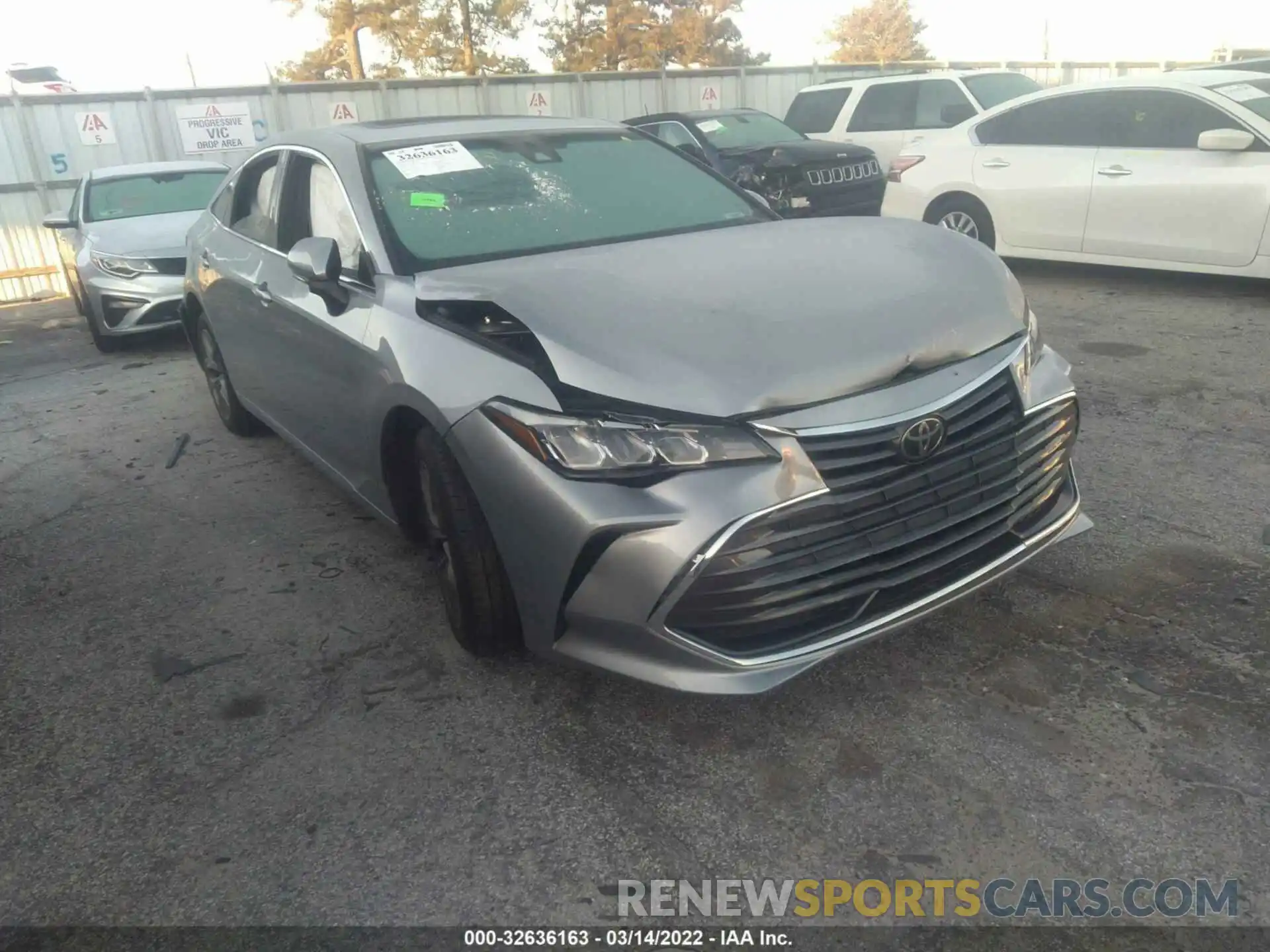 1 Photograph of a damaged car 4T1BZ1FBXKU025475 TOYOTA AVALON 2019