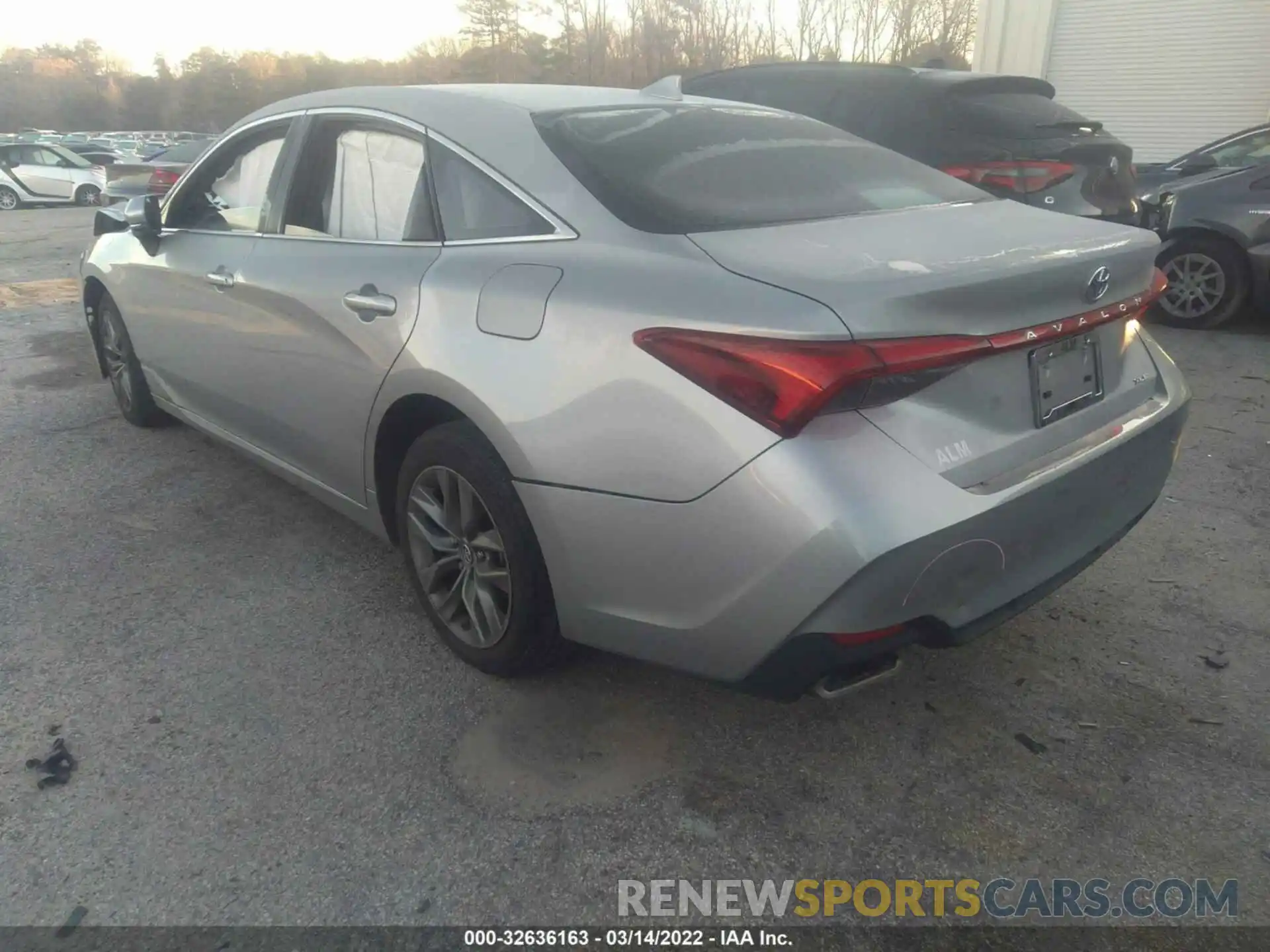 3 Photograph of a damaged car 4T1BZ1FBXKU025475 TOYOTA AVALON 2019