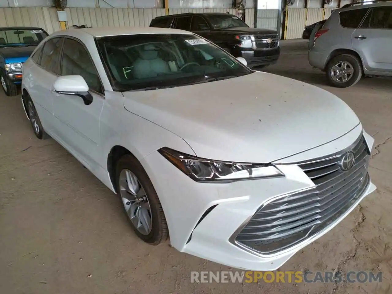 1 Photograph of a damaged car 4T1BZ1FBXKU028652 TOYOTA AVALON 2019