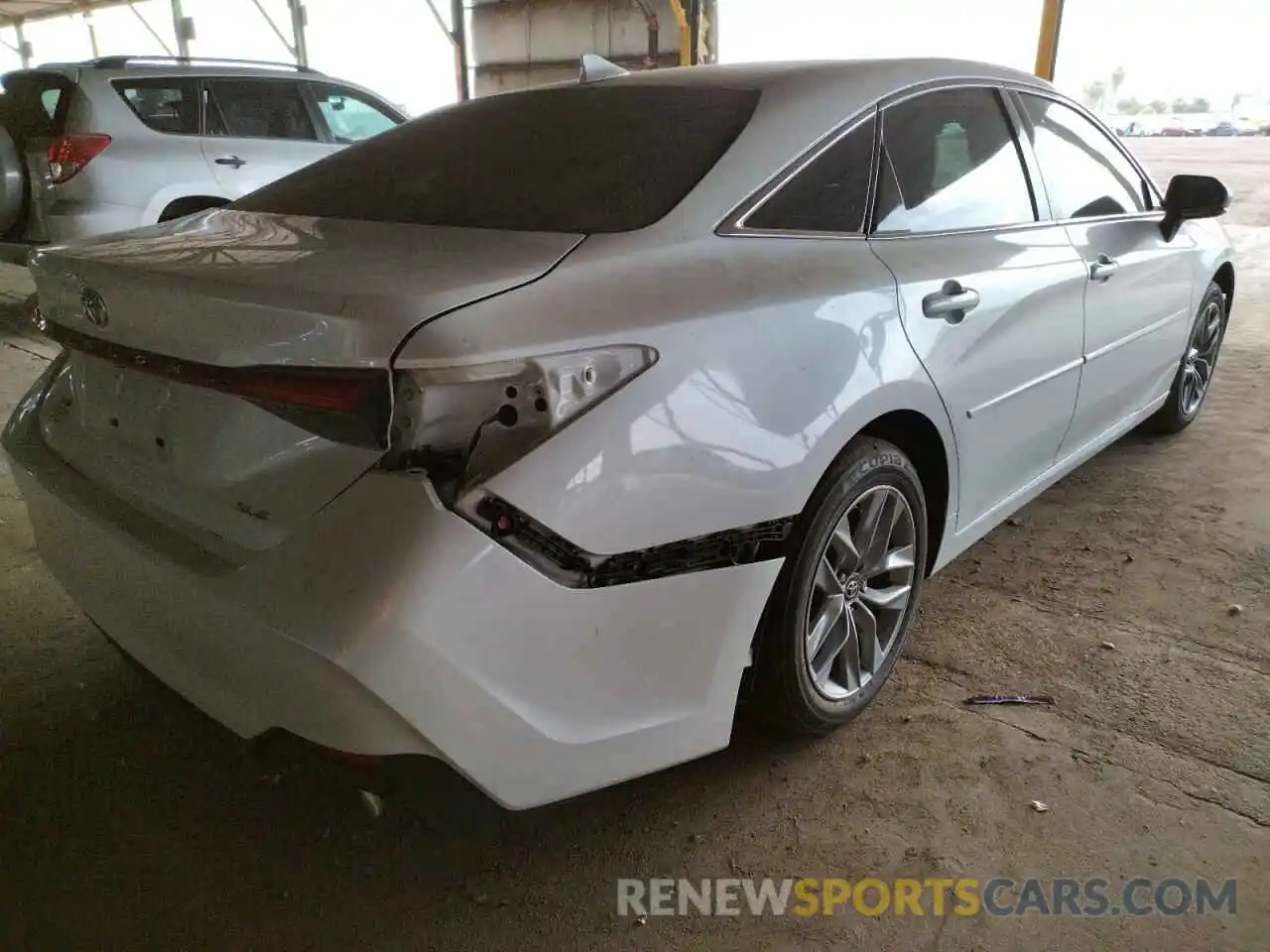 4 Photograph of a damaged car 4T1BZ1FBXKU028652 TOYOTA AVALON 2019