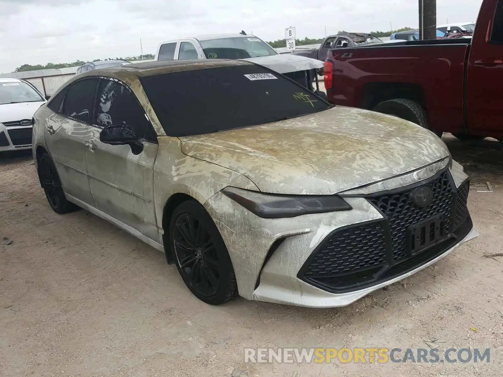 1 Photograph of a damaged car 4T1BZ1FBXKU029431 TOYOTA AVALON 2019