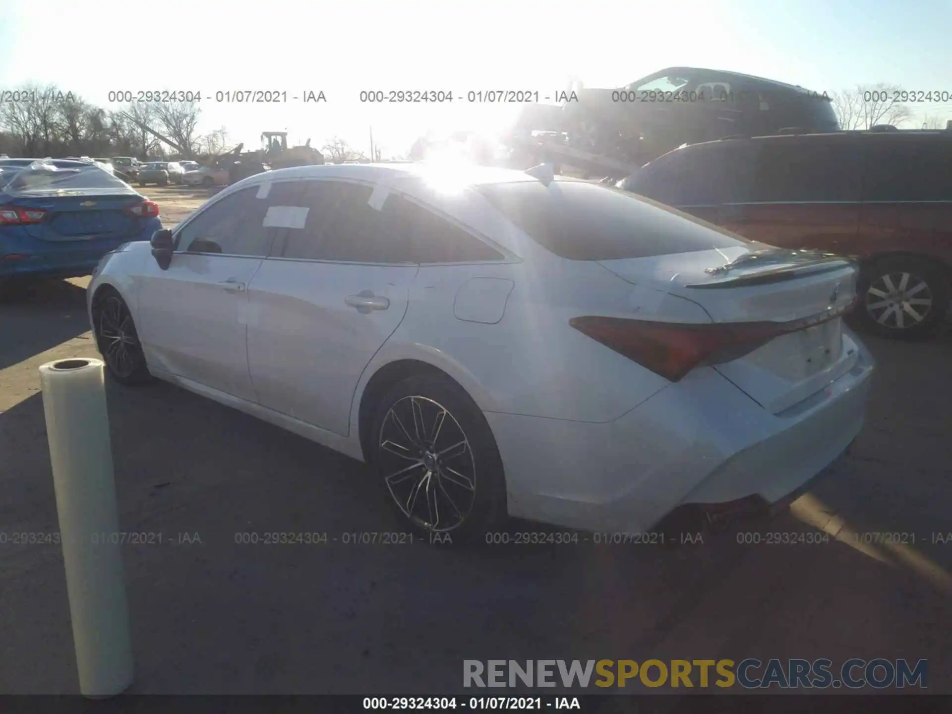 3 Photograph of a damaged car 4T1BZ1FBXKU031440 TOYOTA AVALON 2019