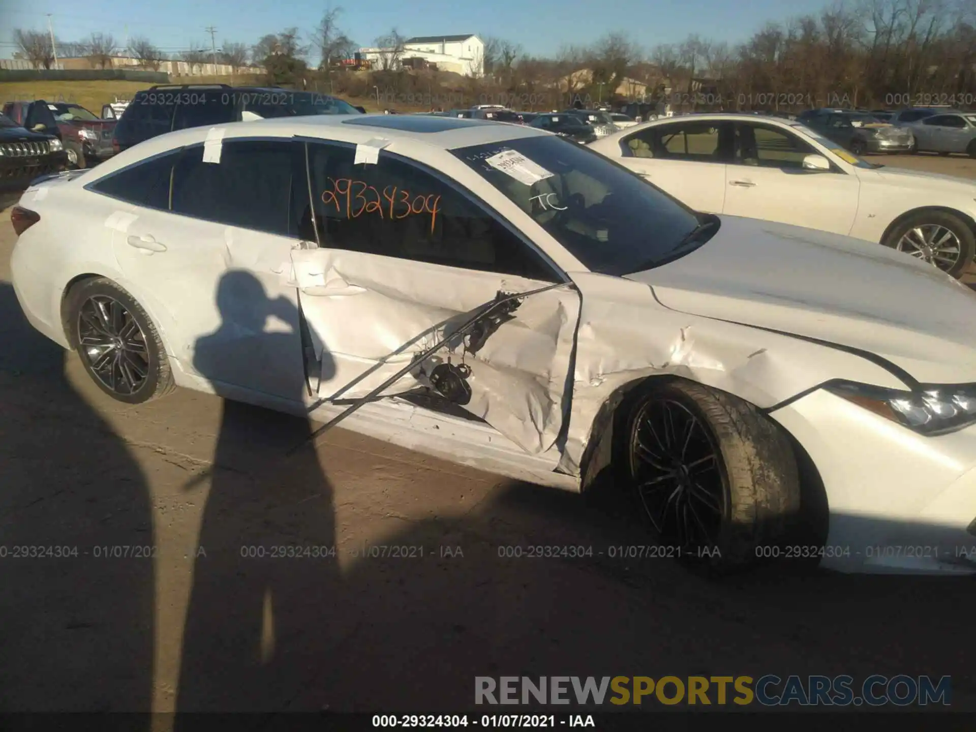 6 Photograph of a damaged car 4T1BZ1FBXKU031440 TOYOTA AVALON 2019