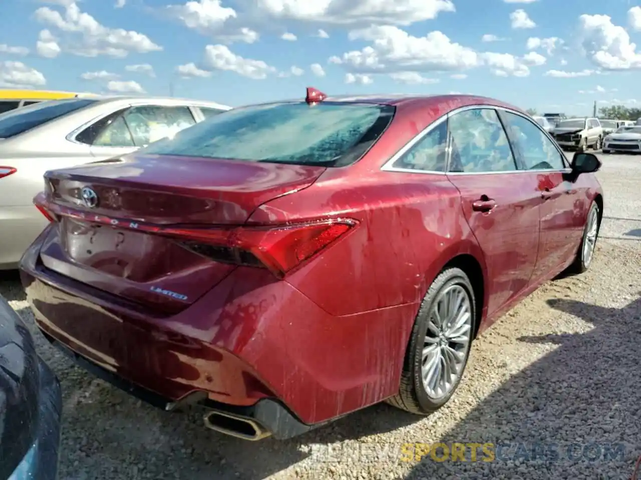 4 Photograph of a damaged car 4T1BZ1FBXKU031566 TOYOTA AVALON 2019