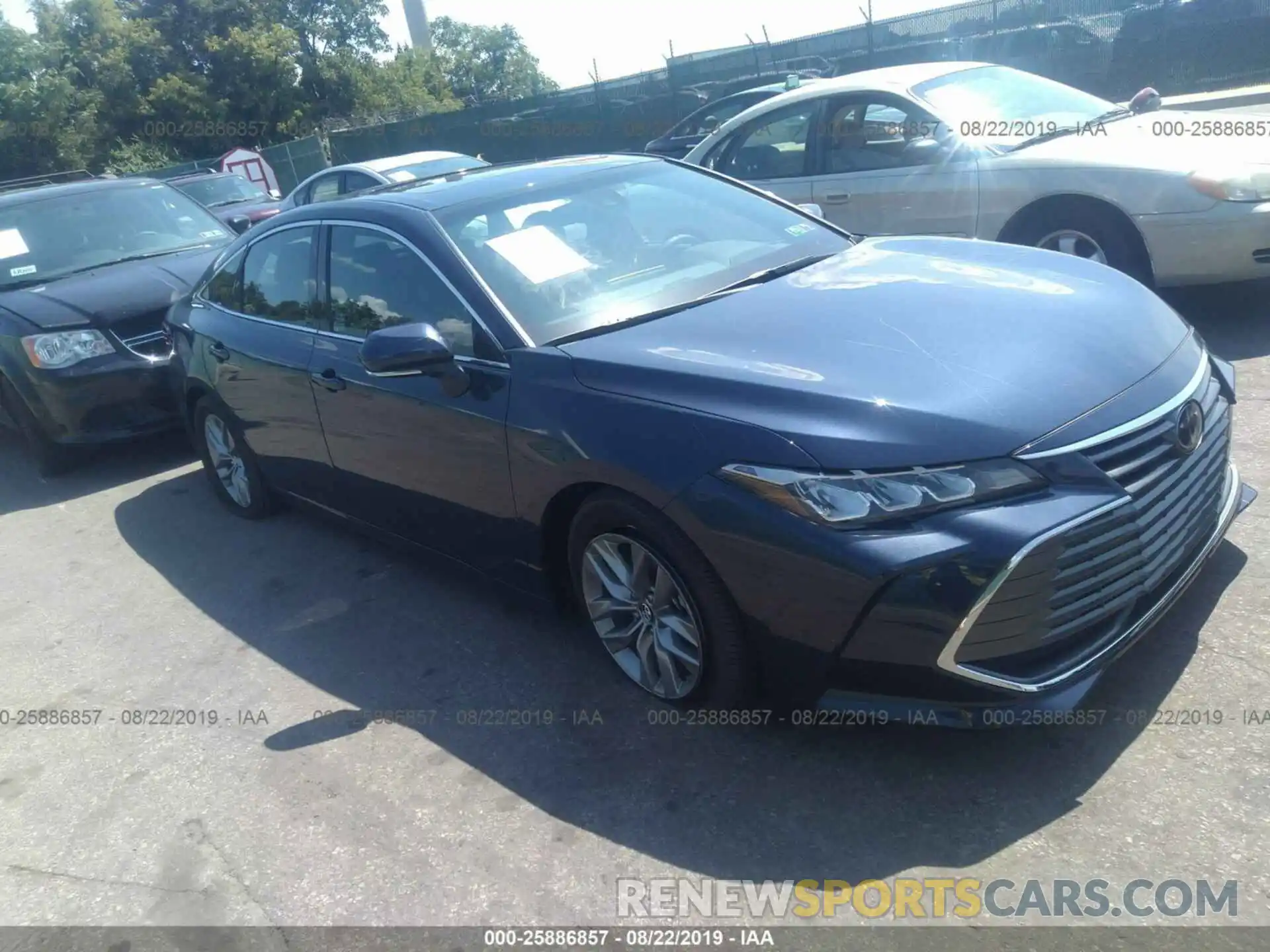 1 Photograph of a damaged car 4T1BZ1FBXKU031762 TOYOTA AVALON 2019