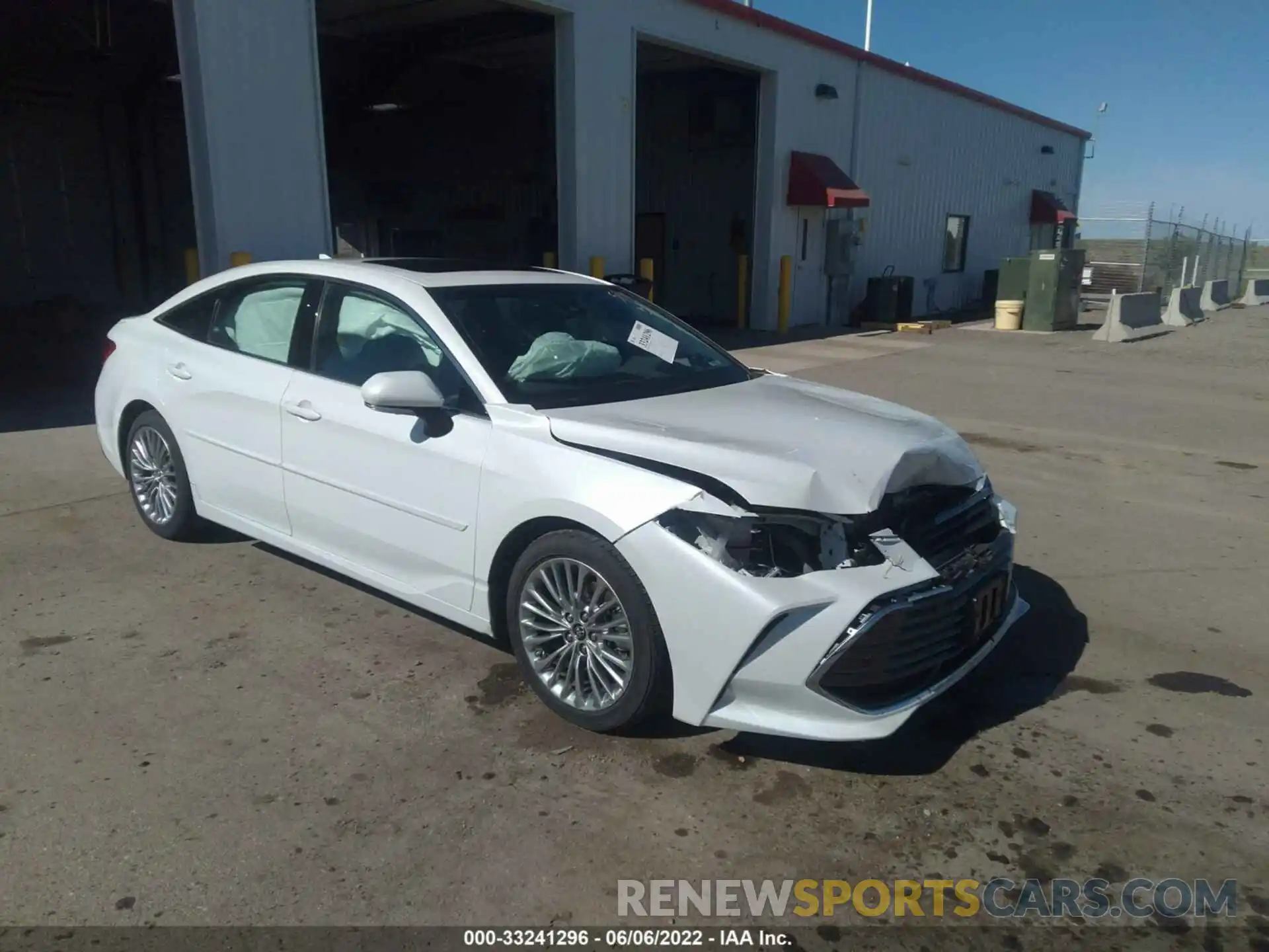 1 Photograph of a damaged car 4T1BZ1FBXKU036721 TOYOTA AVALON 2019