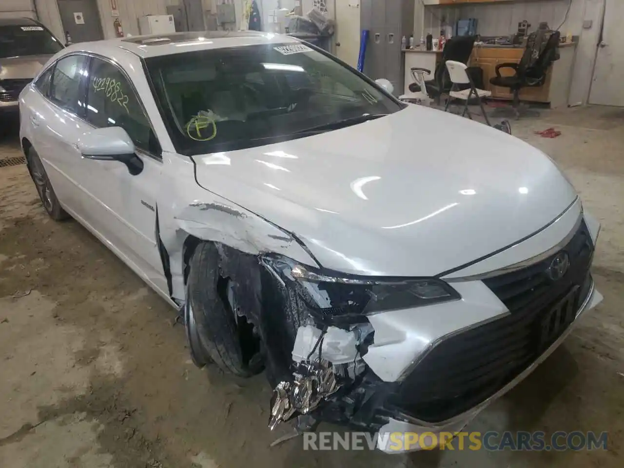 1 Photograph of a damaged car 4T1A21FB0LU014373 TOYOTA AVALON 2020