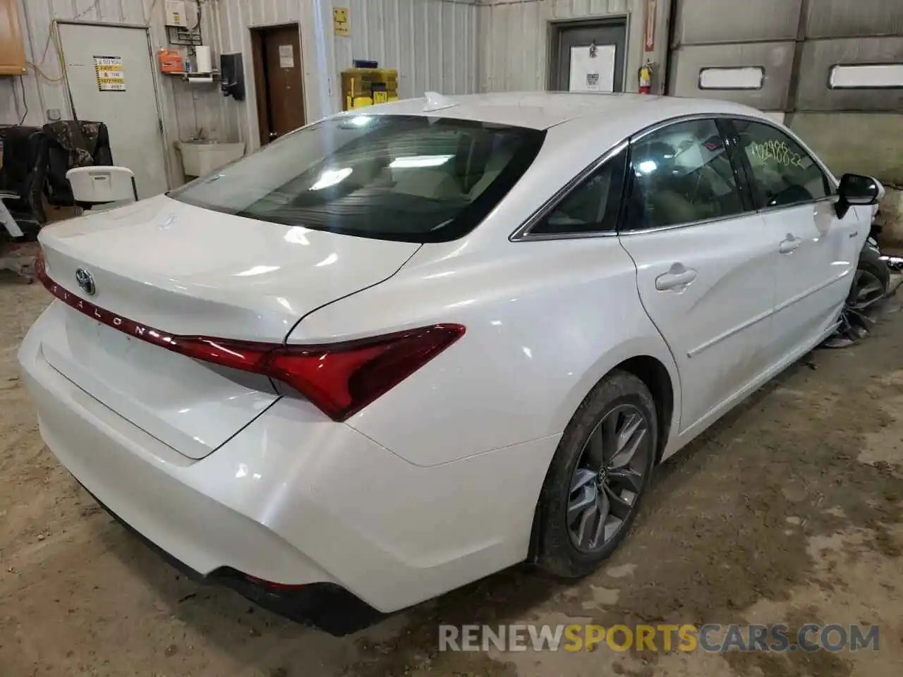 4 Photograph of a damaged car 4T1A21FB0LU014373 TOYOTA AVALON 2020