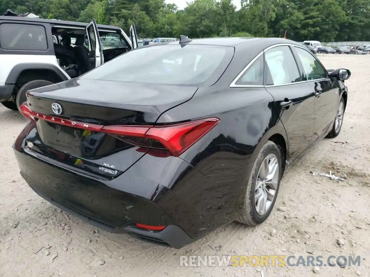 4 Photograph of a damaged car 4T1A21FB1LU014401 TOYOTA AVALON 2020