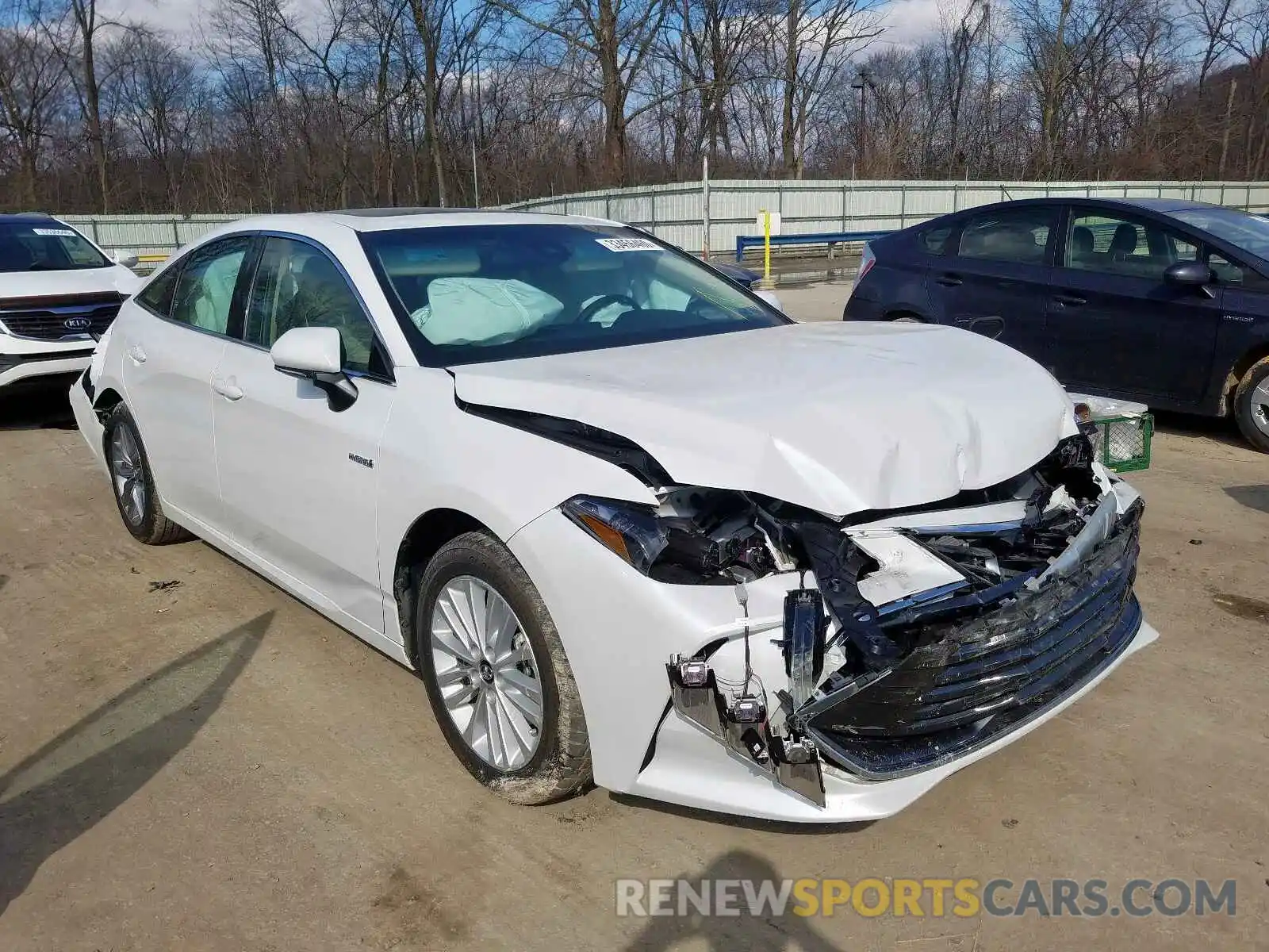 1 Photograph of a damaged car 4T1A21FB2LU013872 TOYOTA AVALON 2020