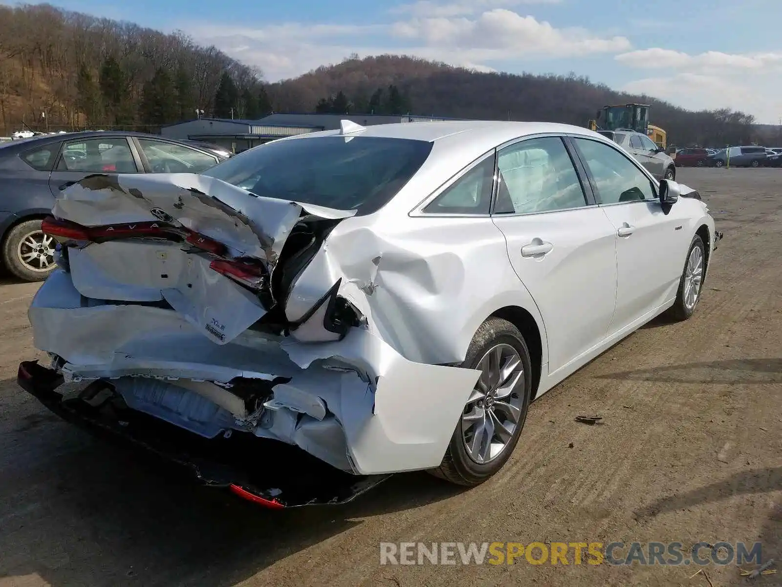 4 Photograph of a damaged car 4T1A21FB2LU013872 TOYOTA AVALON 2020