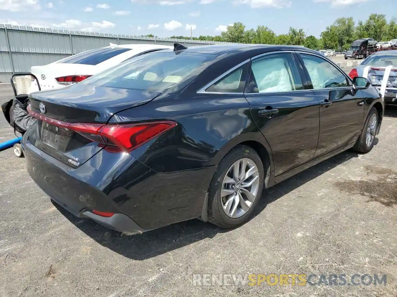 4 Photograph of a damaged car 4T1A21FB5LU013204 TOYOTA AVALON 2020