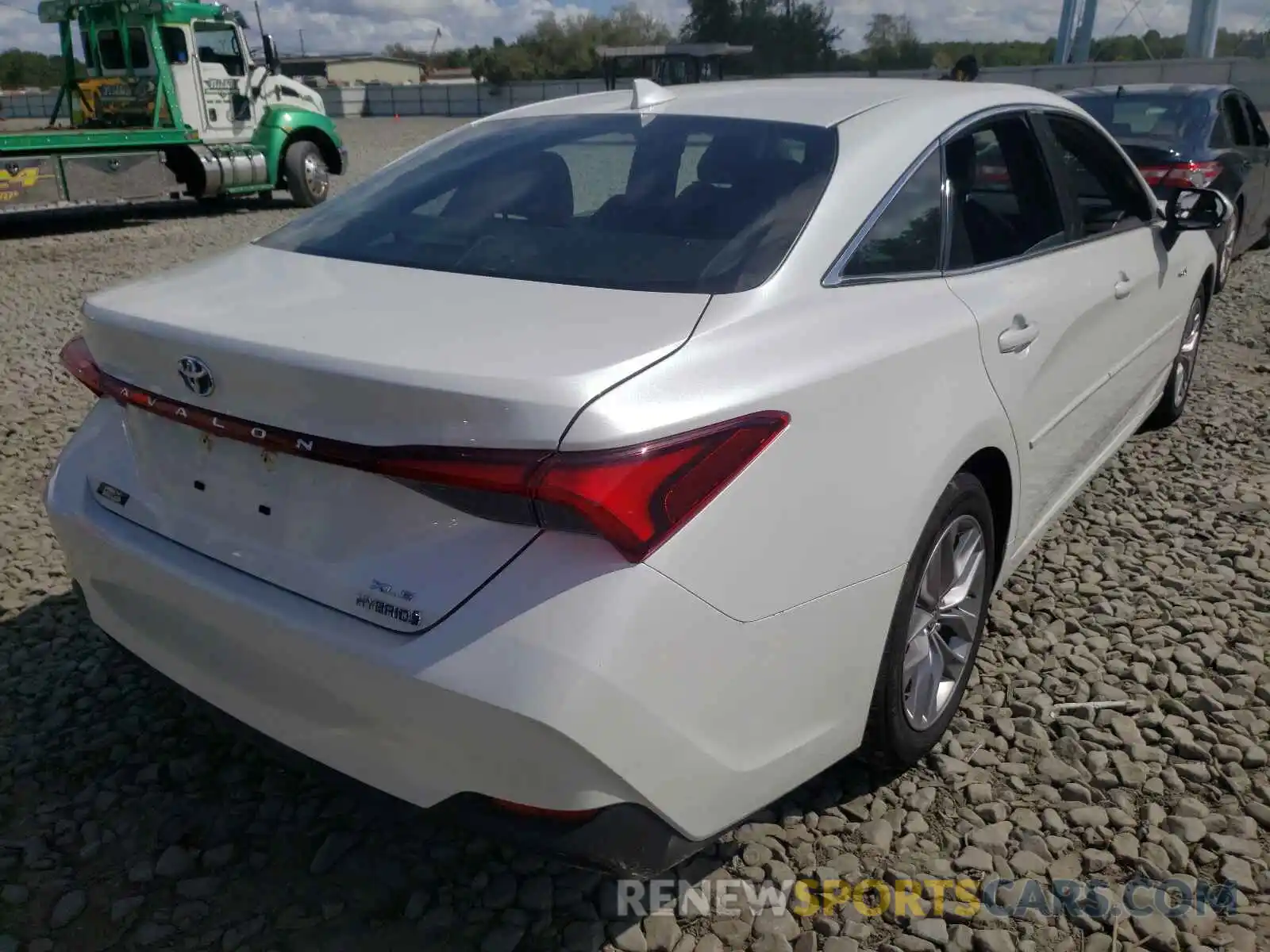 4 Photograph of a damaged car 4T1A21FB7LU018145 TOYOTA AVALON 2020