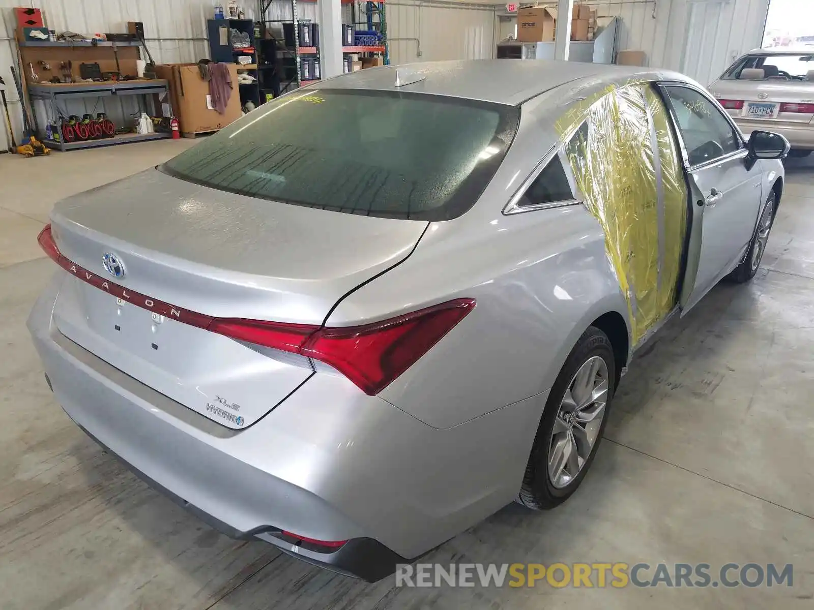 4 Photograph of a damaged car 4T1A21FB8LU018929 TOYOTA AVALON 2020