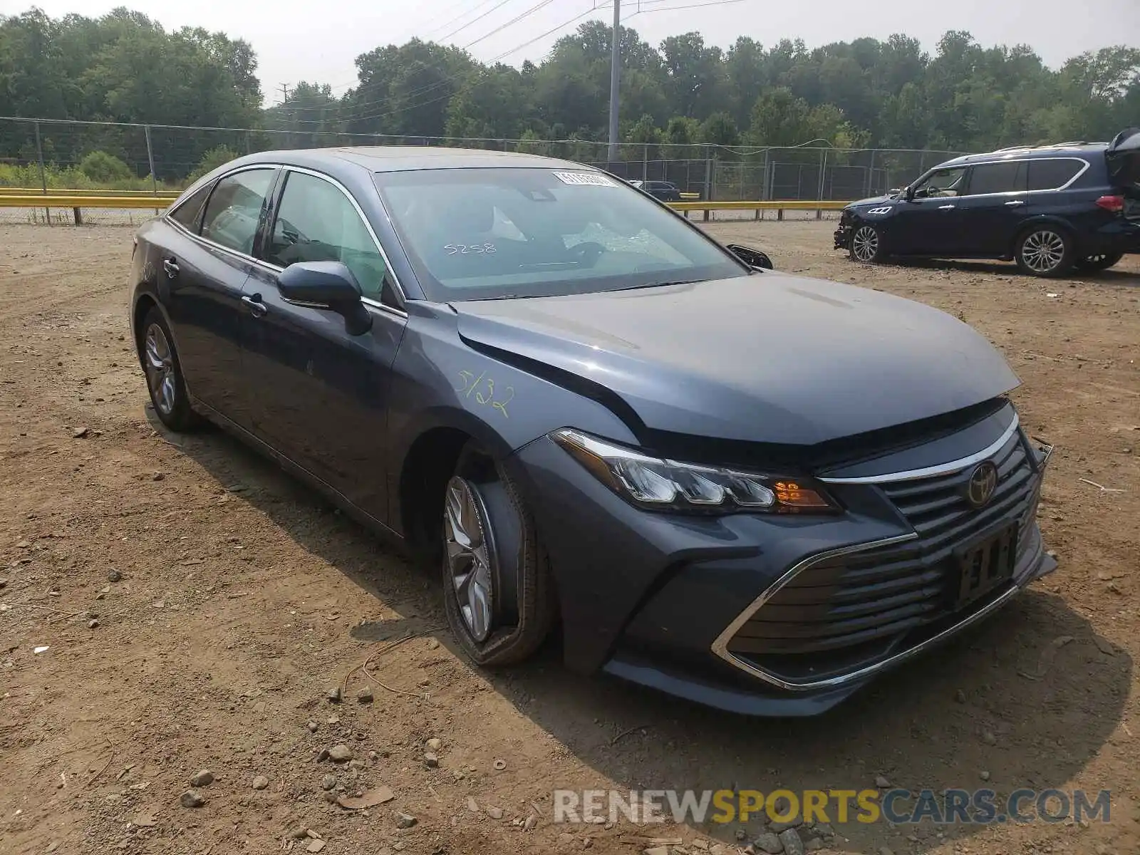 1 Photograph of a damaged car 4T1AZ1FB0LU052536 TOYOTA AVALON 2020