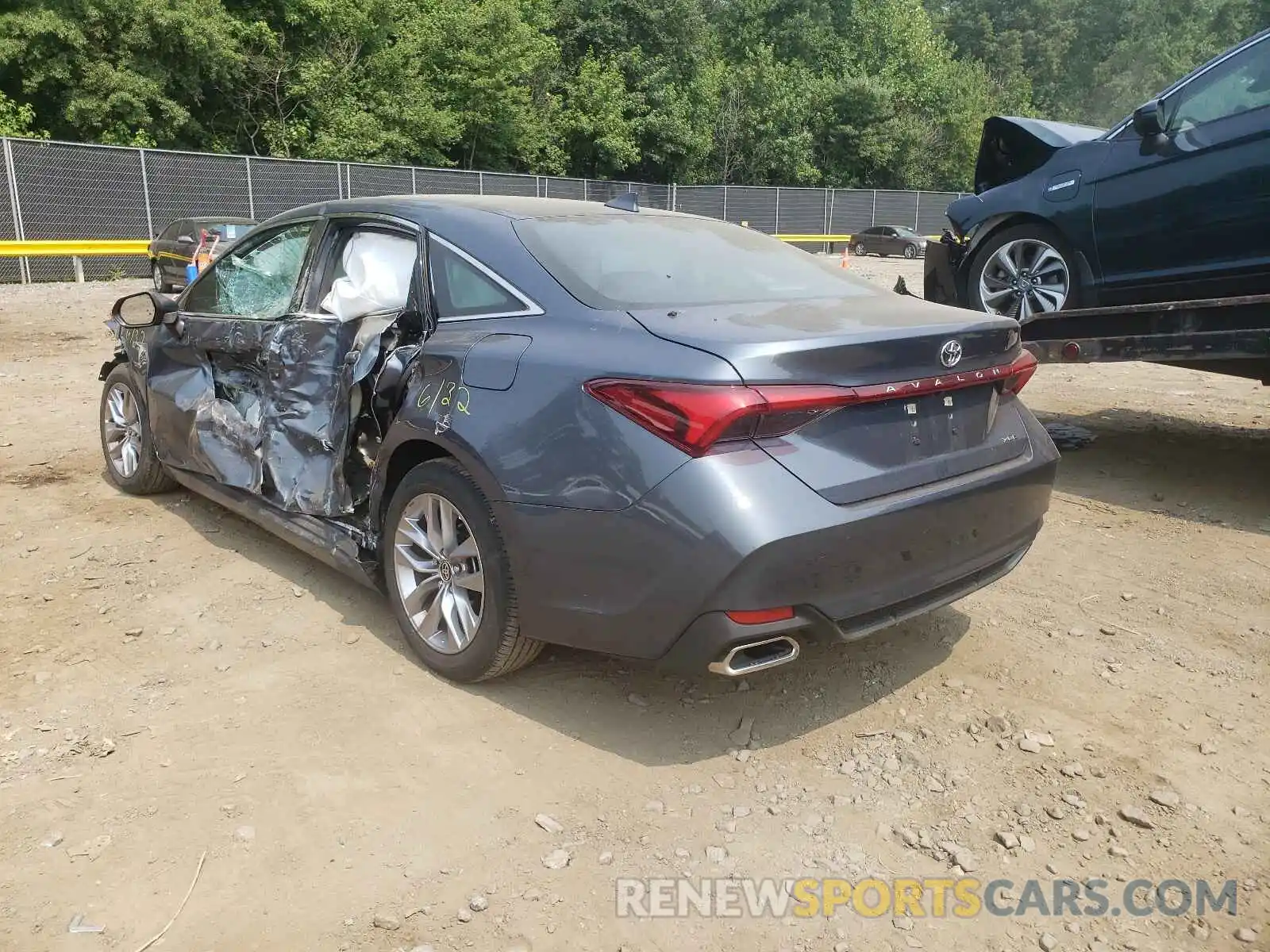 3 Photograph of a damaged car 4T1AZ1FB0LU052536 TOYOTA AVALON 2020