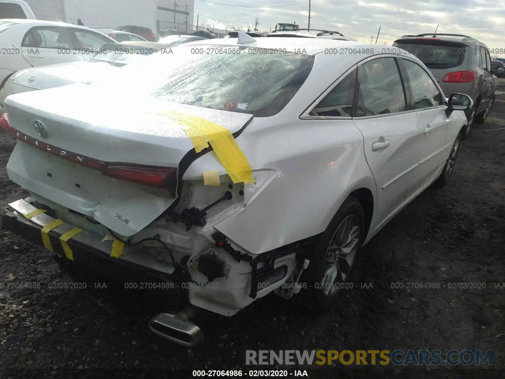 4 Photograph of a damaged car 4T1AZ1FB1LU038578 TOYOTA AVALON 2020