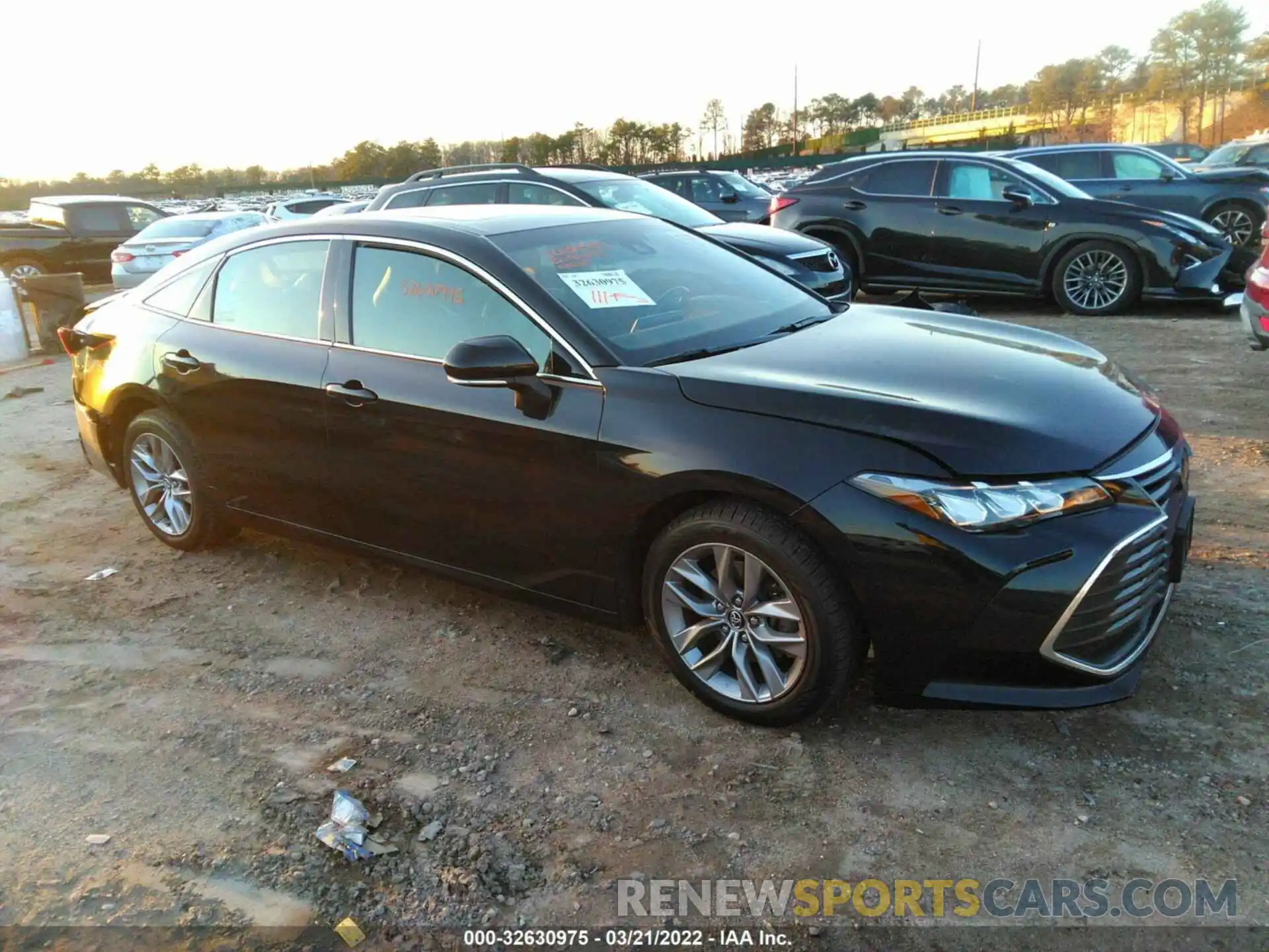 1 Photograph of a damaged car 4T1AZ1FB1LU039472 TOYOTA AVALON 2020