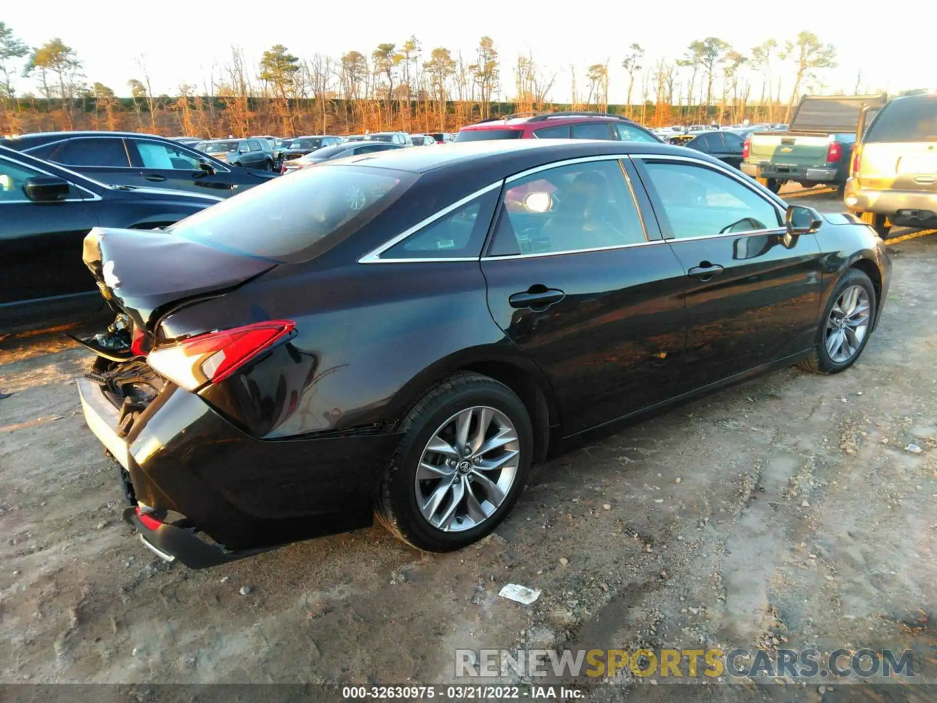 4 Photograph of a damaged car 4T1AZ1FB1LU039472 TOYOTA AVALON 2020