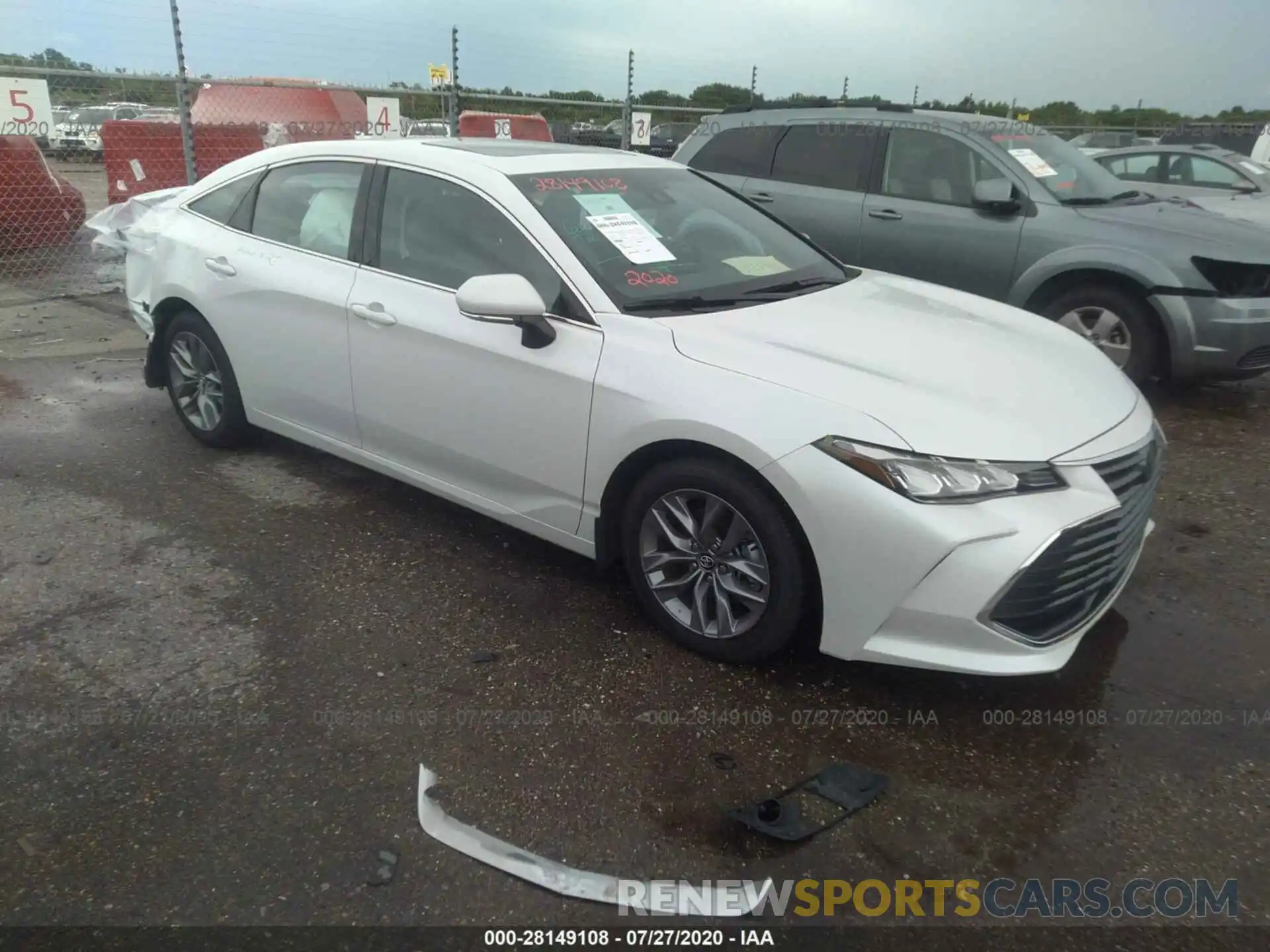 1 Photograph of a damaged car 4T1AZ1FB1LU045773 TOYOTA AVALON 2020