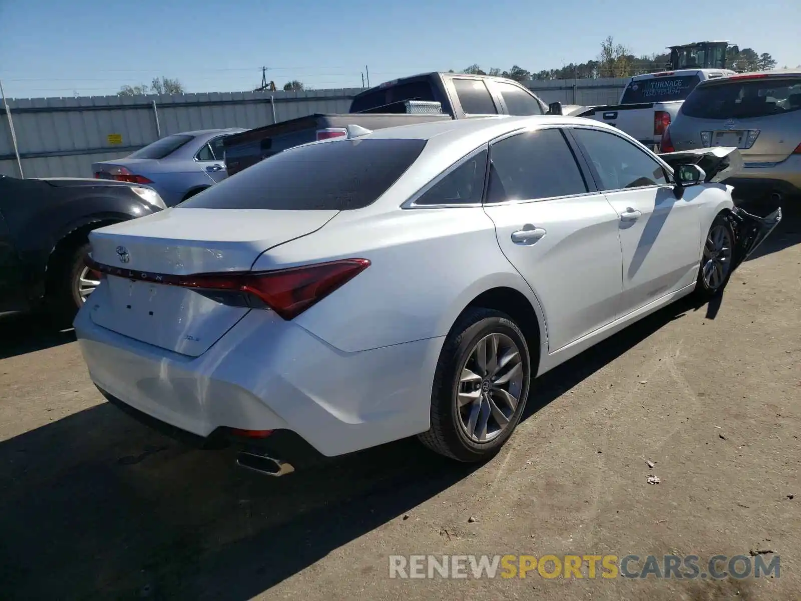 4 Photograph of a damaged car 4T1AZ1FB2LU042476 TOYOTA AVALON 2020