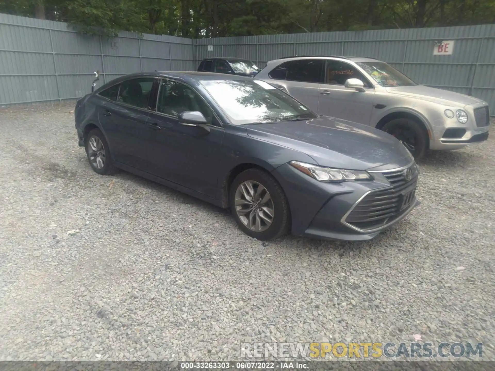 1 Photograph of a damaged car 4T1AZ1FB2LU044826 TOYOTA AVALON 2020