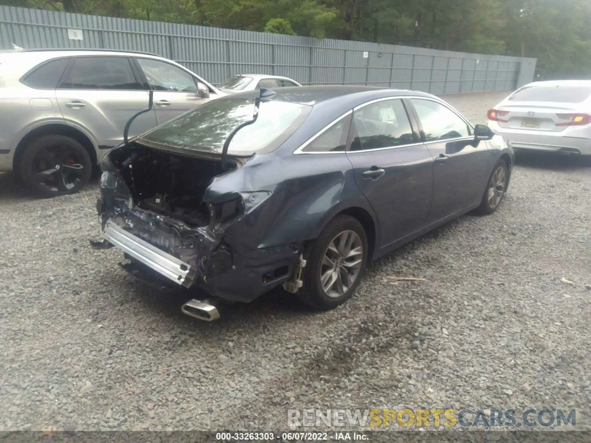 4 Photograph of a damaged car 4T1AZ1FB2LU044826 TOYOTA AVALON 2020