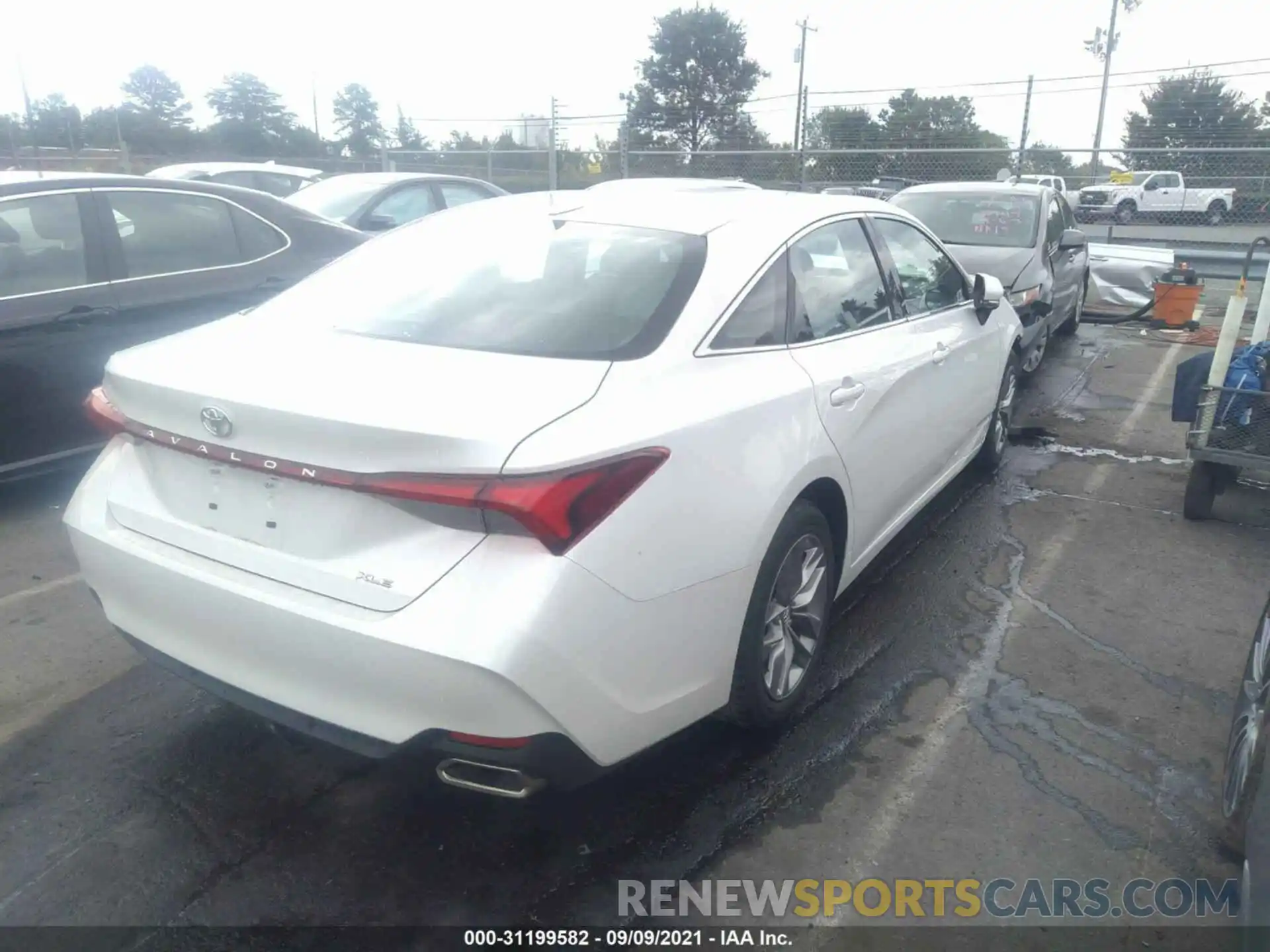 4 Photograph of a damaged car 4T1AZ1FB3LU045290 TOYOTA AVALON 2020