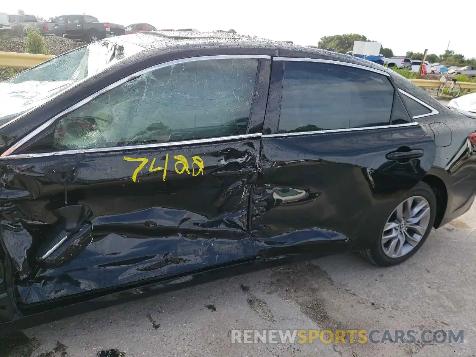 10 Photograph of a damaged car 4T1AZ1FB5LU040060 TOYOTA AVALON 2020