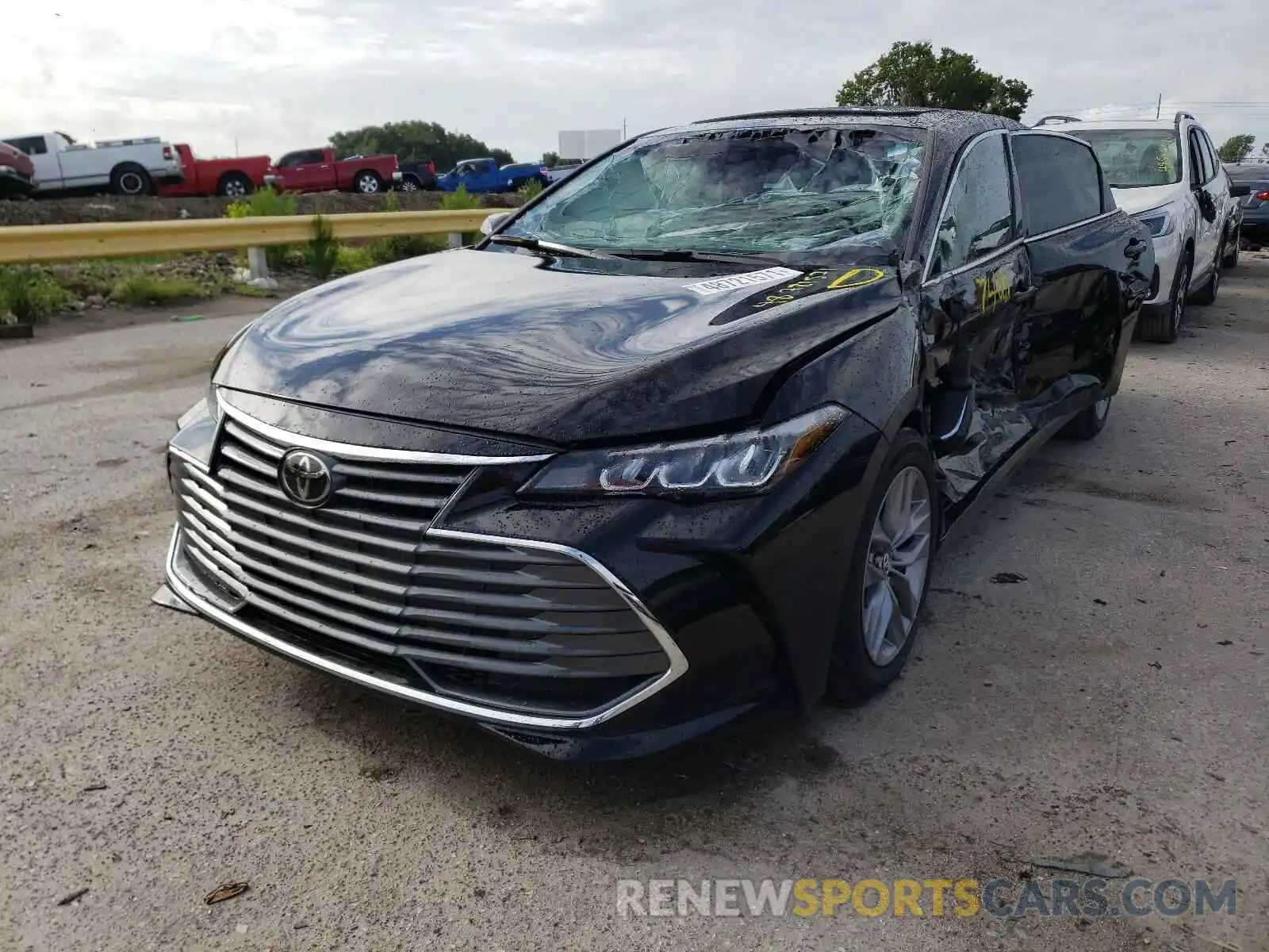 2 Photograph of a damaged car 4T1AZ1FB5LU040060 TOYOTA AVALON 2020