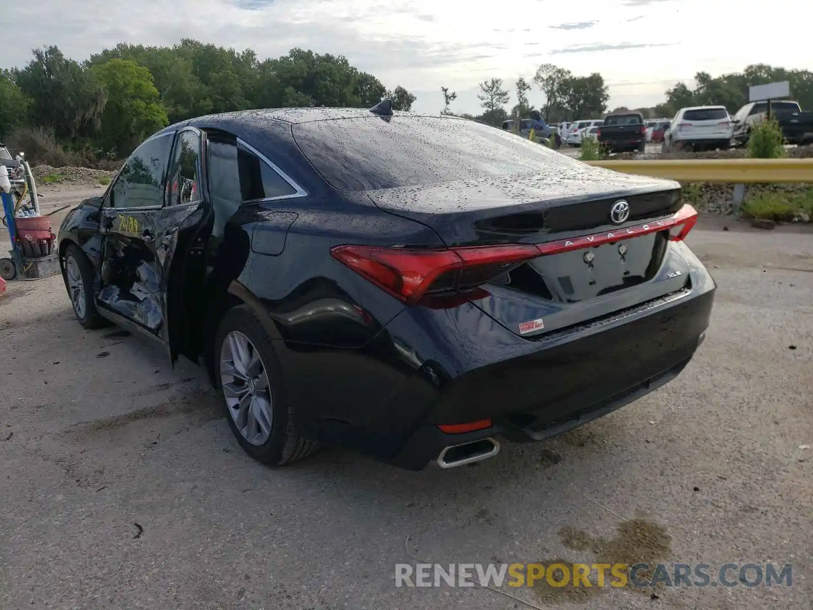 3 Photograph of a damaged car 4T1AZ1FB5LU040060 TOYOTA AVALON 2020