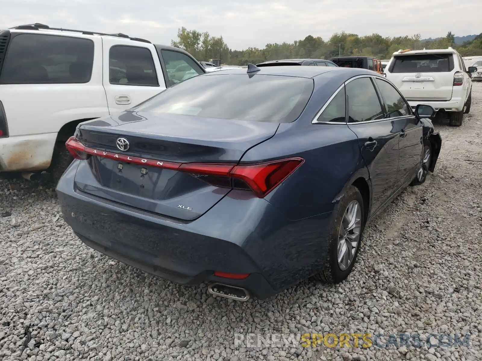 4 Photograph of a damaged car 4T1AZ1FB6LU041072 TOYOTA AVALON 2020