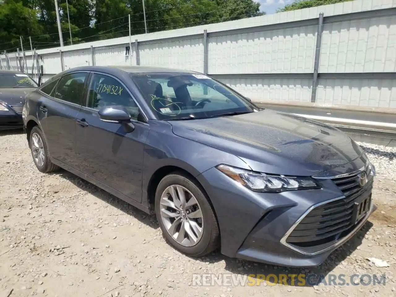 1 Photograph of a damaged car 4T1AZ1FB6LU046319 TOYOTA AVALON 2020