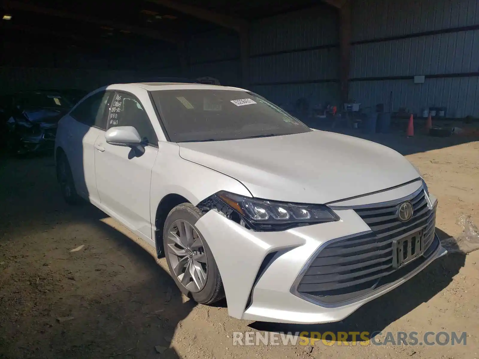 1 Photograph of a damaged car 4T1AZ1FB6LU046613 TOYOTA AVALON 2020