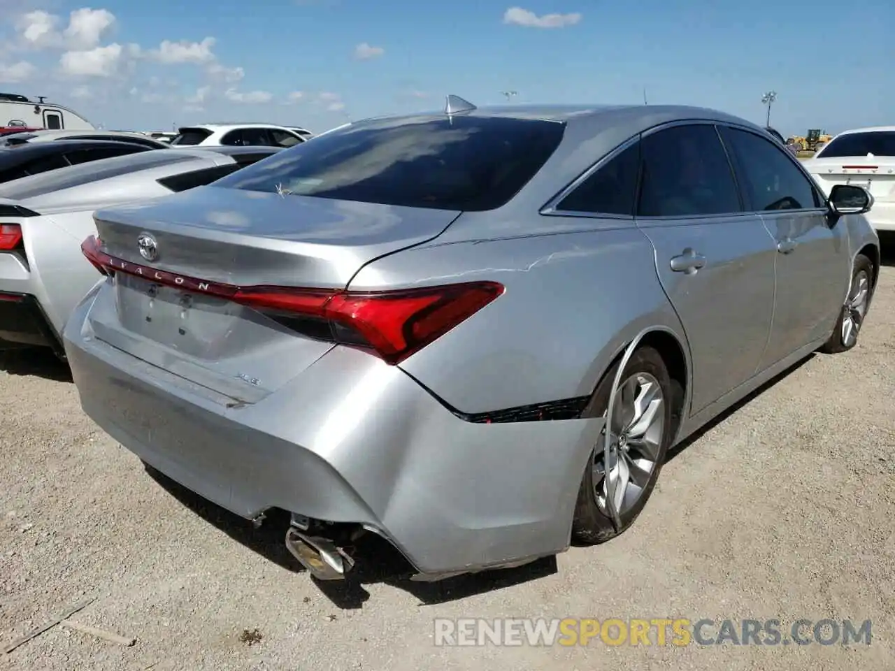 4 Photograph of a damaged car 4T1AZ1FB6LU048328 TOYOTA AVALON 2020