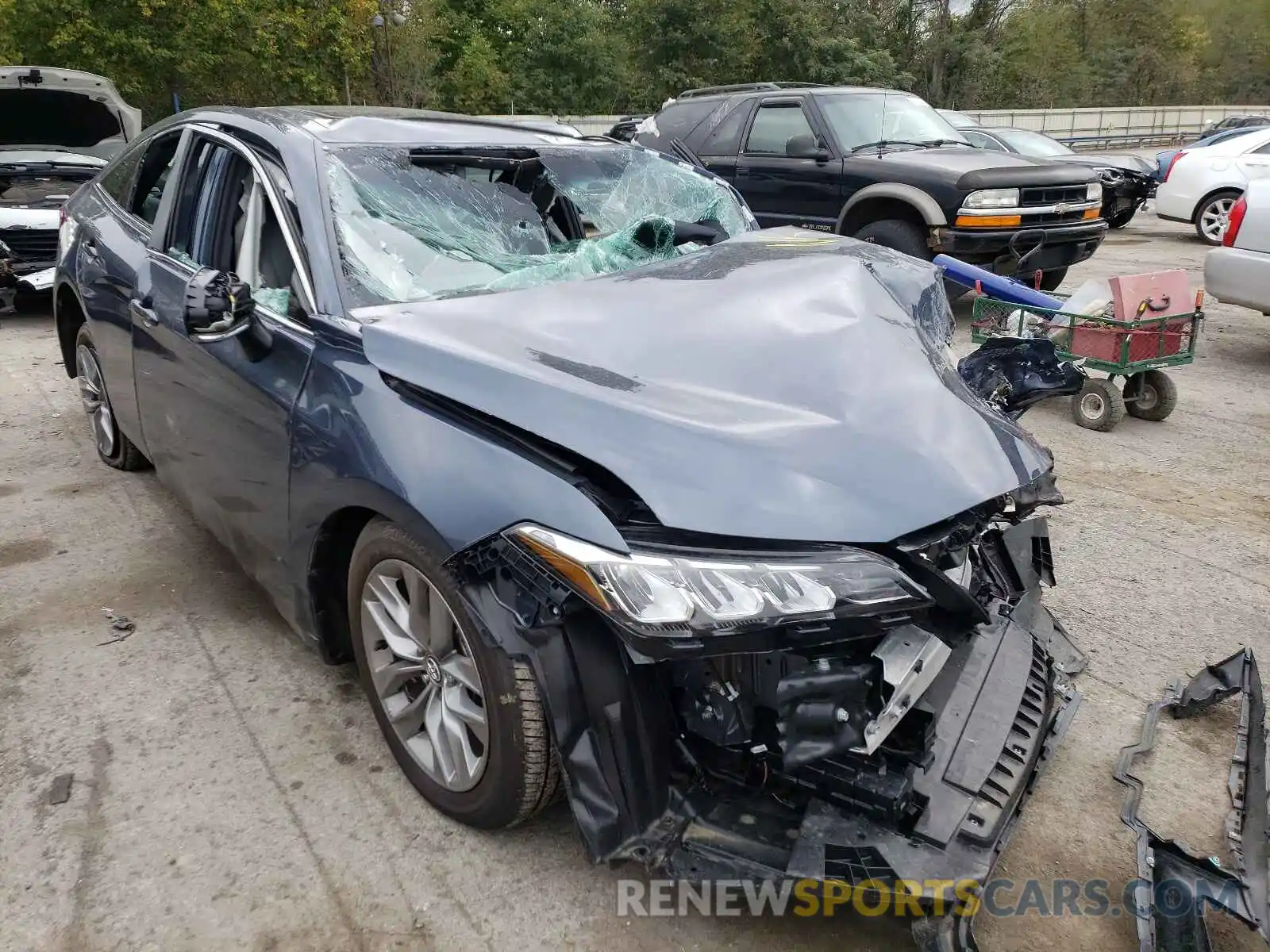 1 Photograph of a damaged car 4T1AZ1FB6LU048636 TOYOTA AVALON 2020