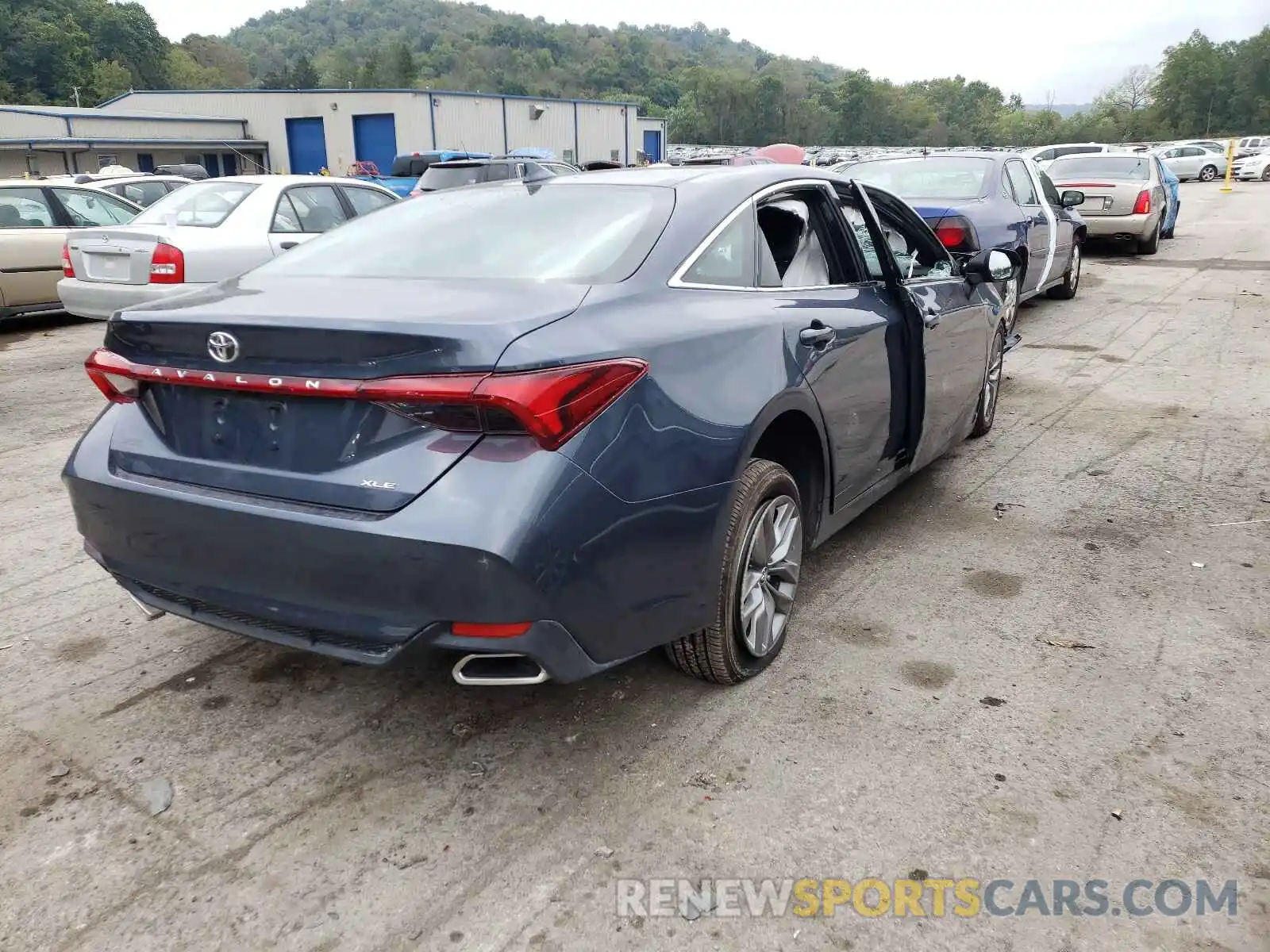 4 Photograph of a damaged car 4T1AZ1FB6LU048636 TOYOTA AVALON 2020