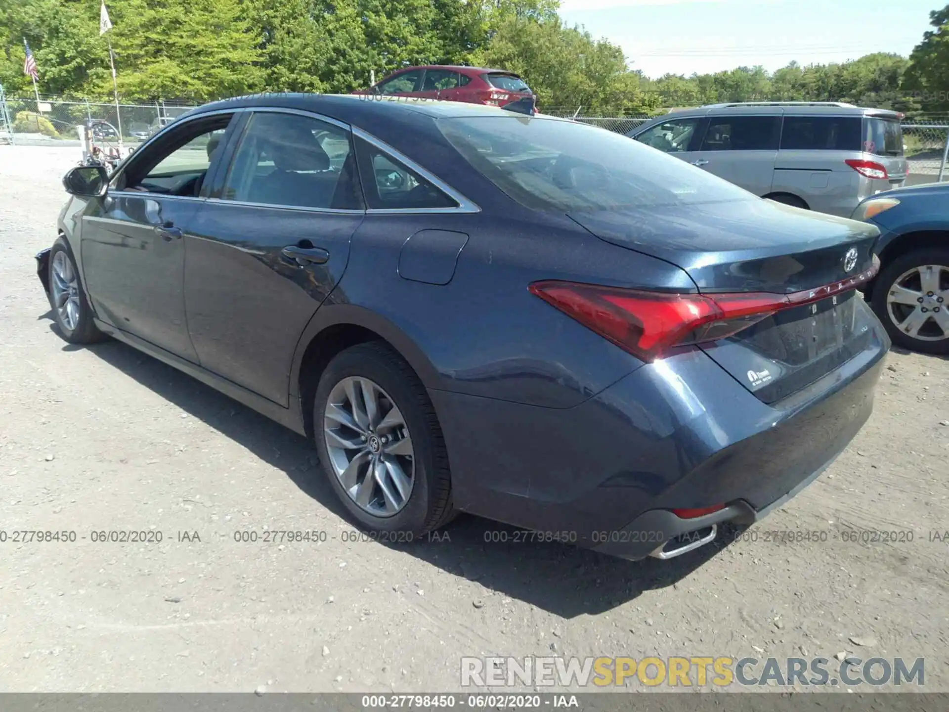 3 Photograph of a damaged car 4T1AZ1FB8LU040666 TOYOTA AVALON 2020