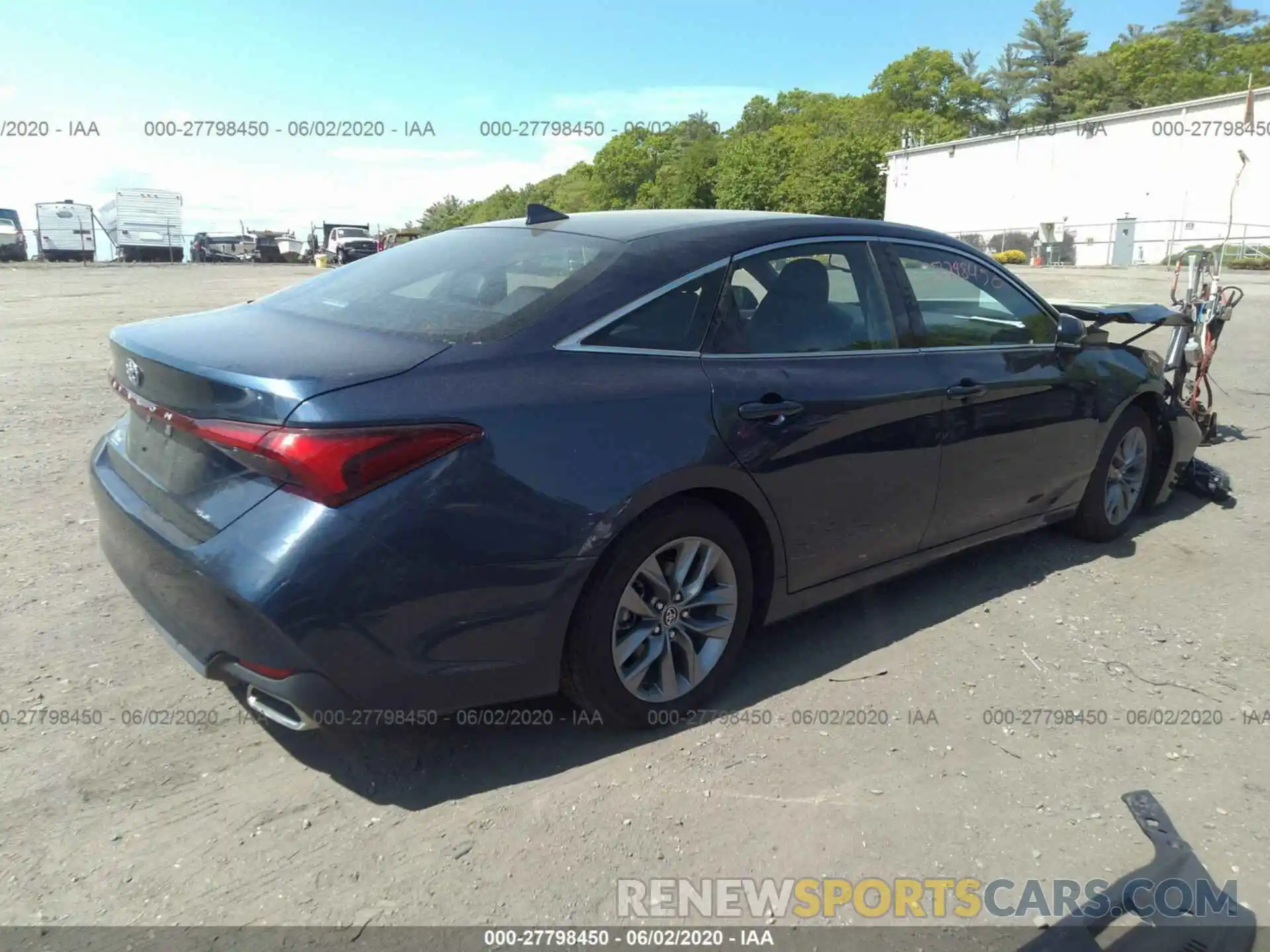 4 Photograph of a damaged car 4T1AZ1FB8LU040666 TOYOTA AVALON 2020