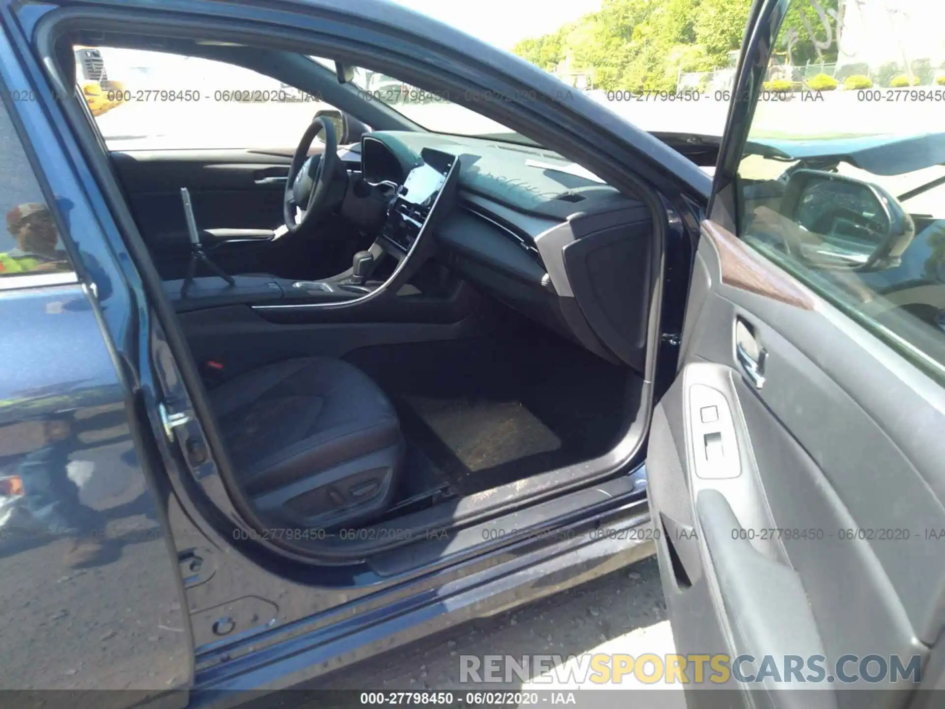 5 Photograph of a damaged car 4T1AZ1FB8LU040666 TOYOTA AVALON 2020