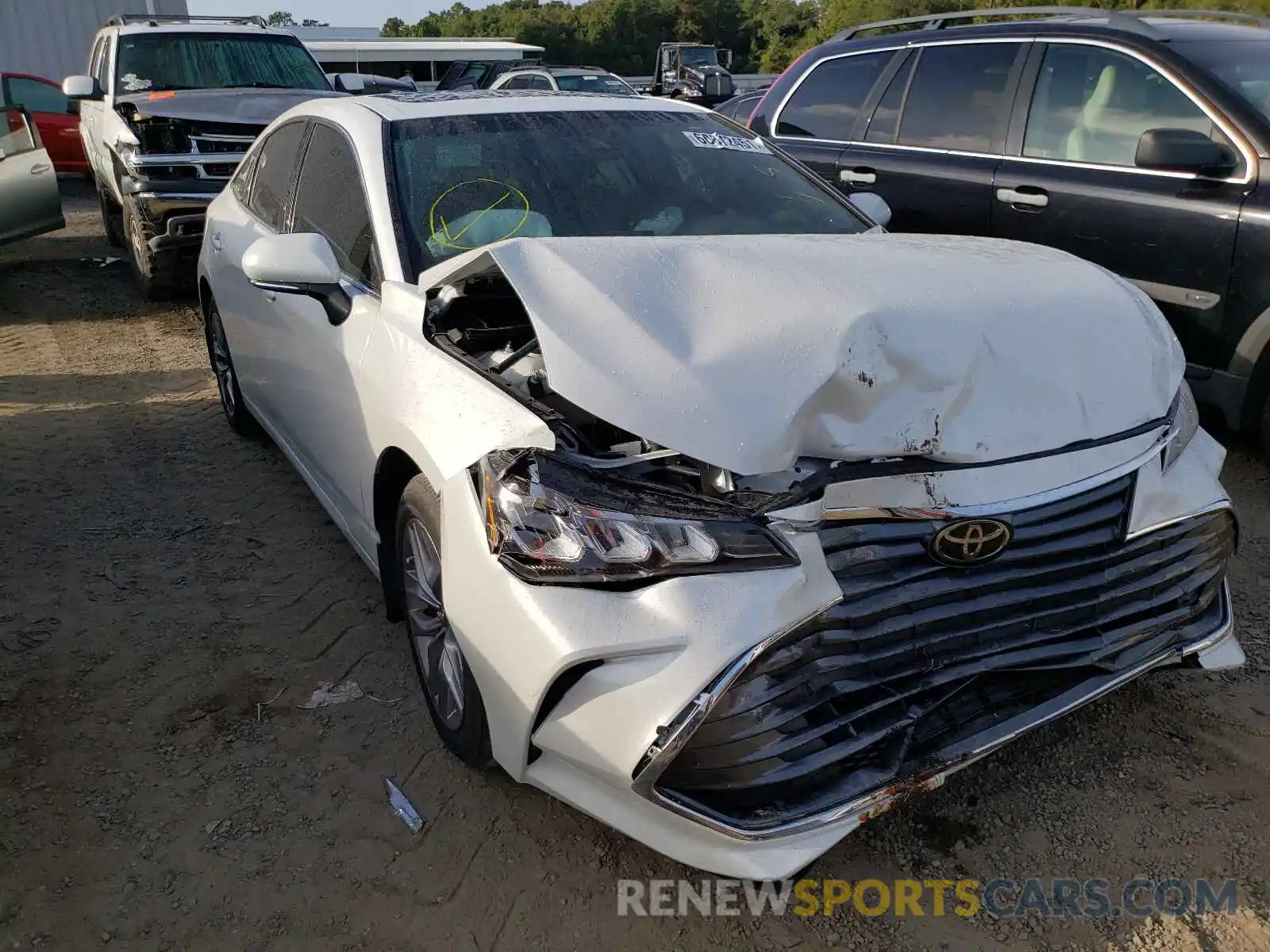 1 Photograph of a damaged car 4T1AZ1FB8LU044457 TOYOTA AVALON 2020